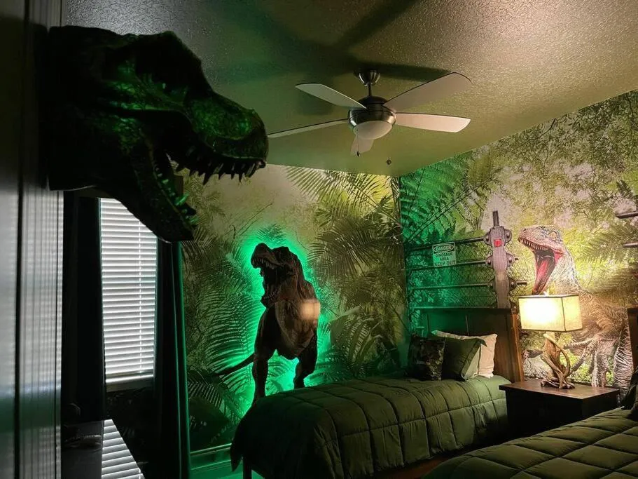 Bed in Spectacular 12-Bed Mansion with game room