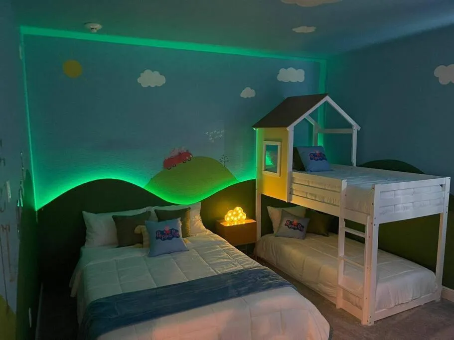 Bed in Spectacular 12-Bed Mansion with game room