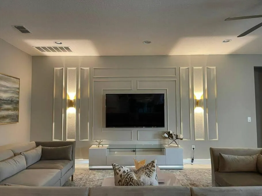 TV and multimedia in Spectacular 12-Bed Mansion with game room