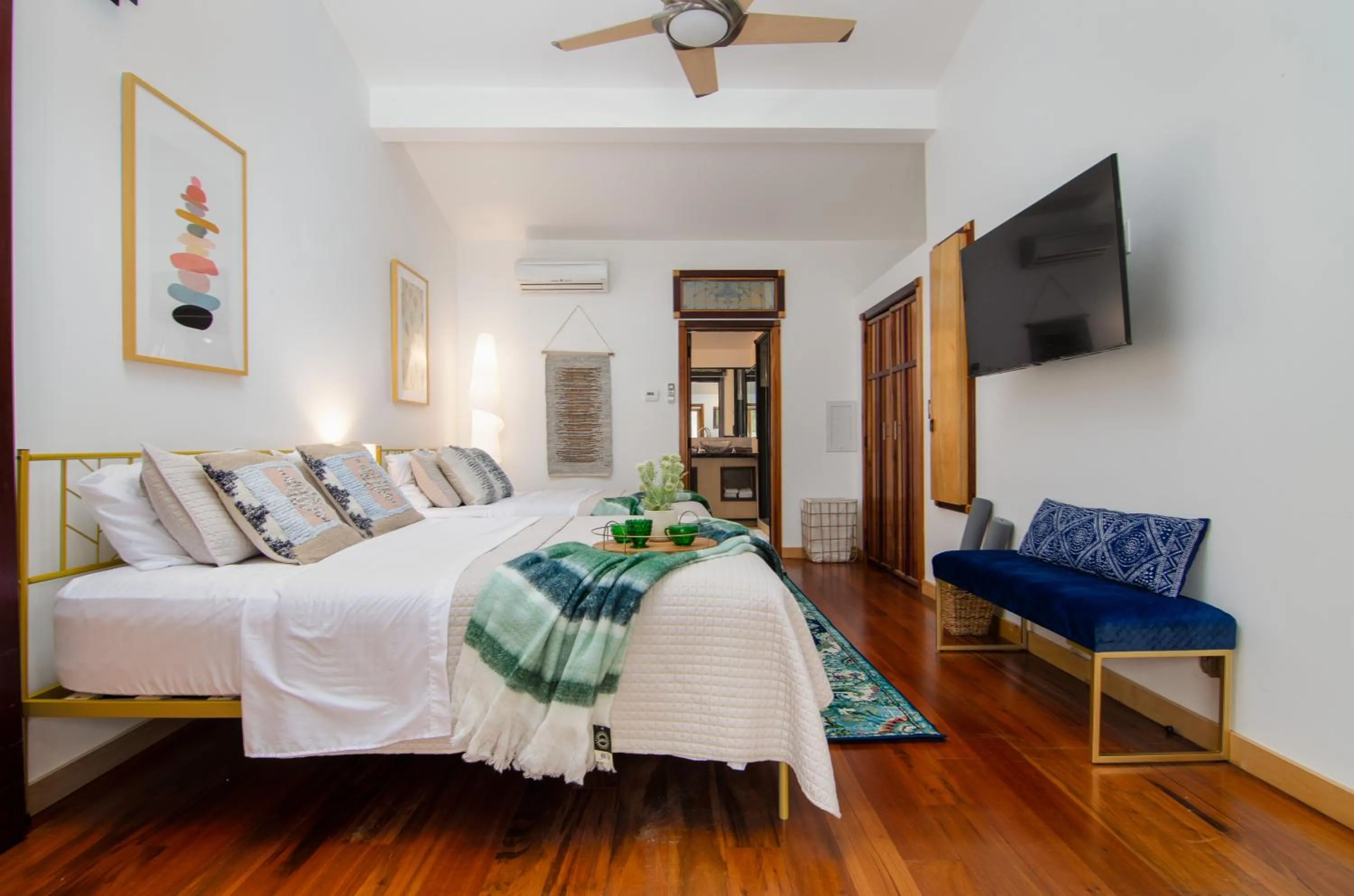 TV and multimedia, Bed in New Park Venue & Suites