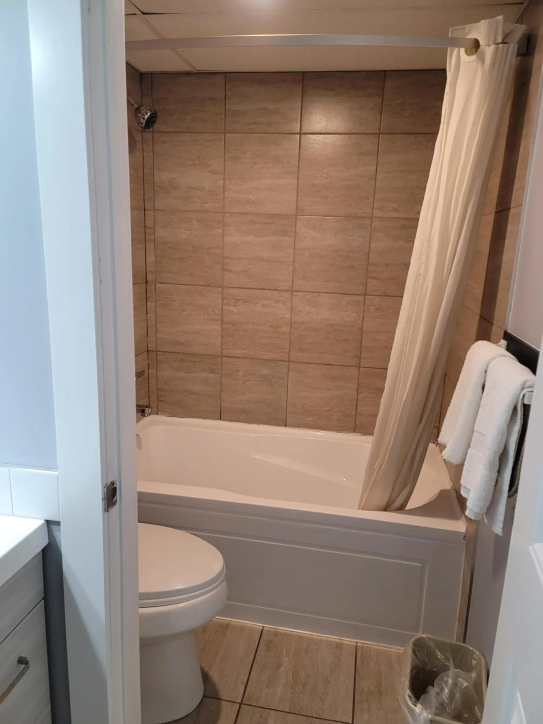 Deluxe Single Room with Balcony in Super 8 North Red Deer Deluxe Single Room with Balcony in Super 8 North Red Deer