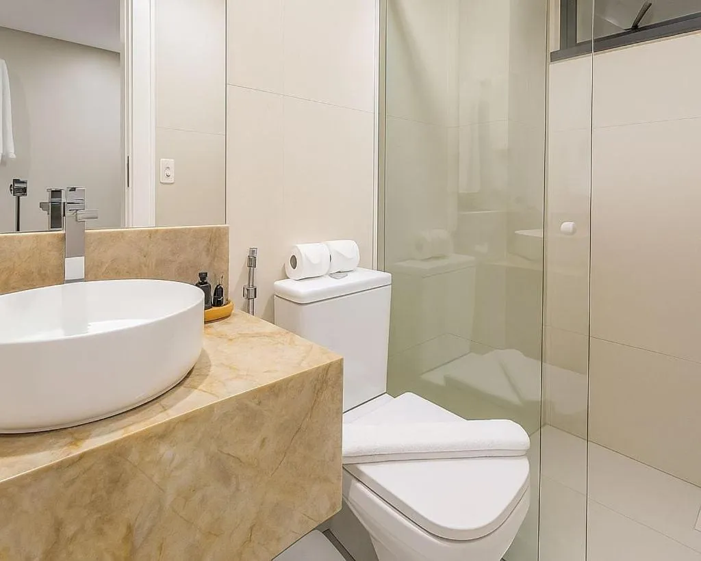 Toilet in Paraiso Beach Hotel