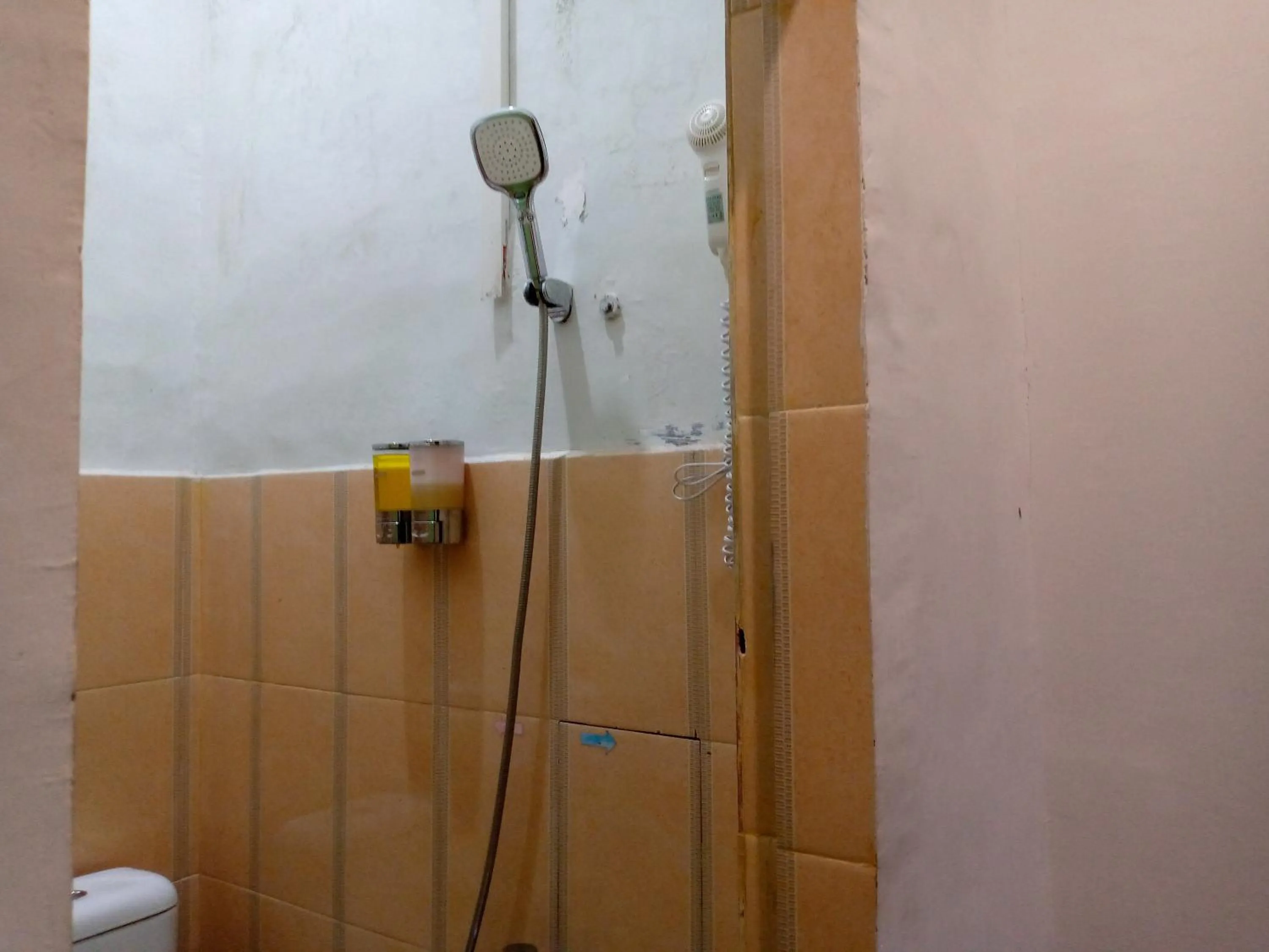 Bathroom in Hotel Belangi Syariah Taakengon Mitra RedDoorz