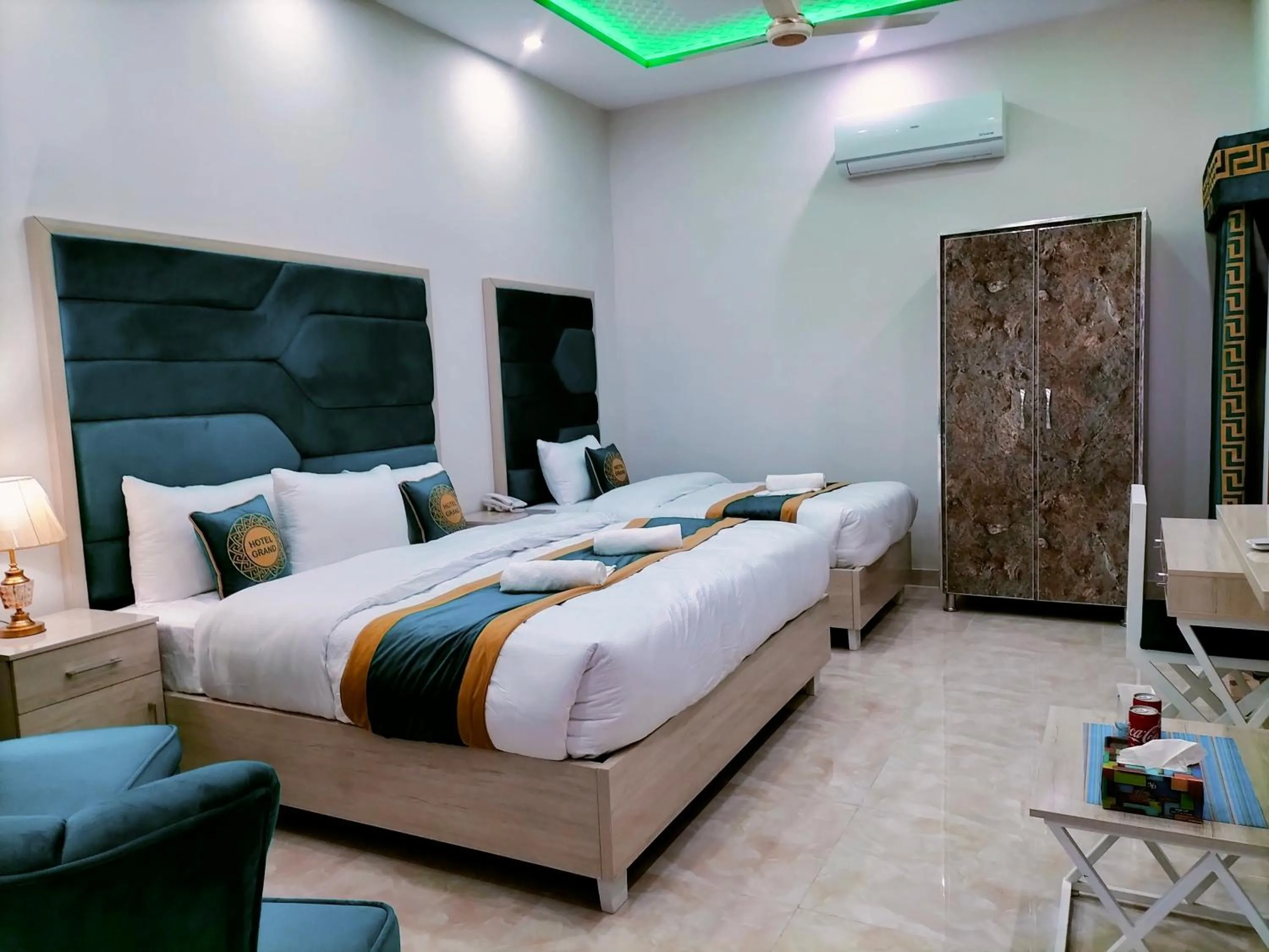 Bed in Hotel Grand Lahore