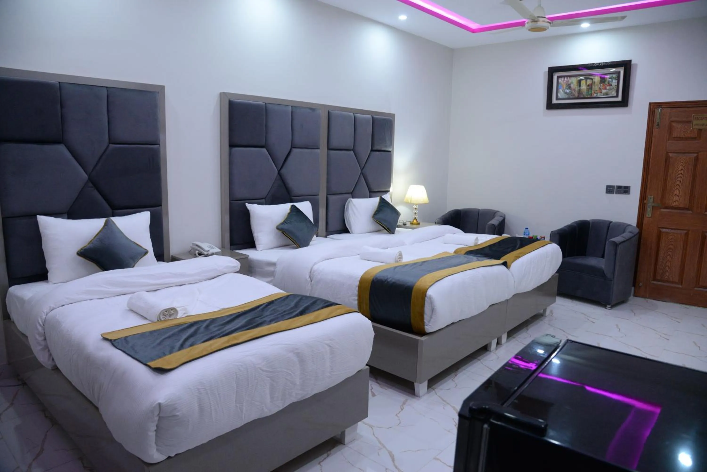 Bed in Hotel Grand Lahore