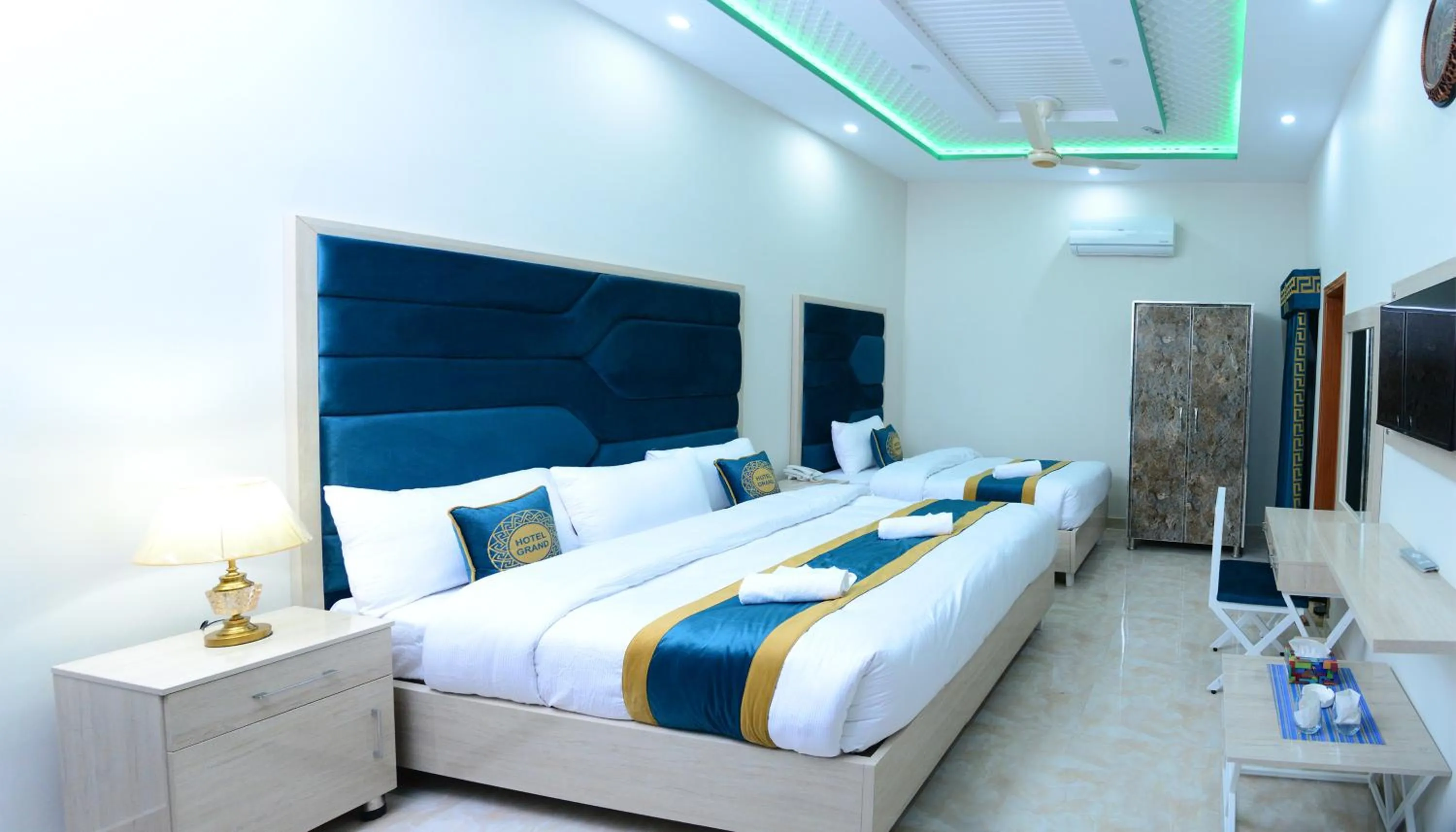 Bed in Hotel Grand Lahore