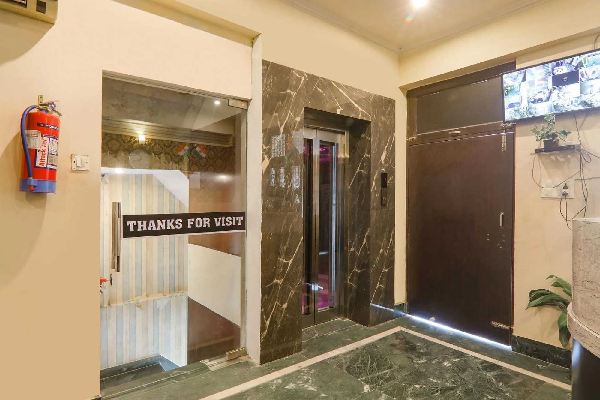 elevator in Via Haidri