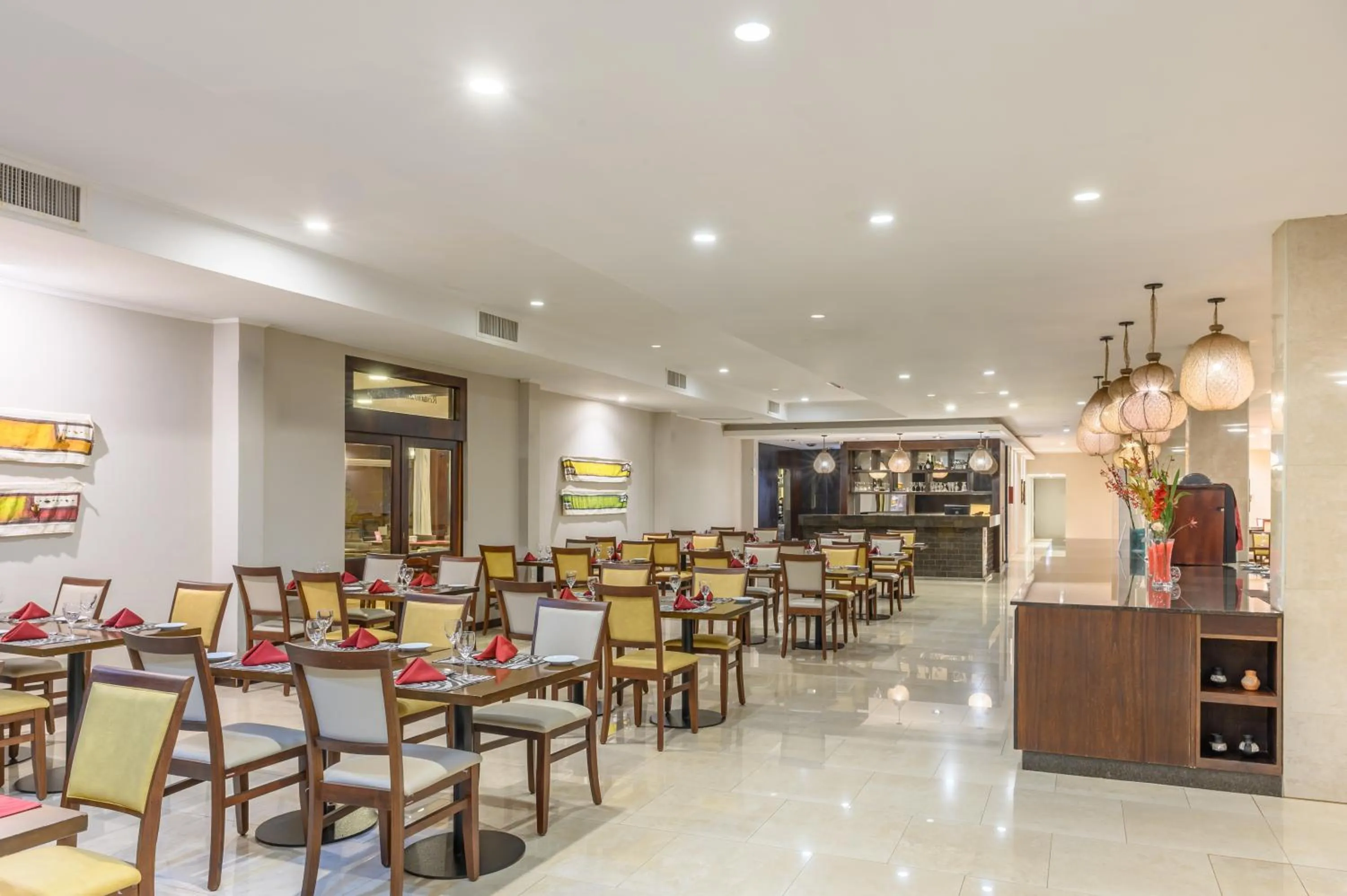 Restaurant/places to eat in Exe Hotel Cataratas