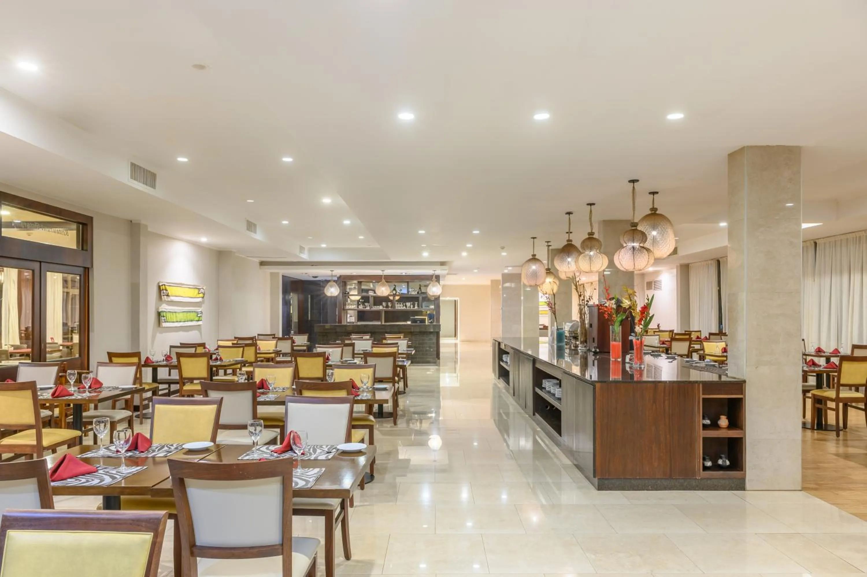 Restaurant/places to eat in Exe Hotel Cataratas