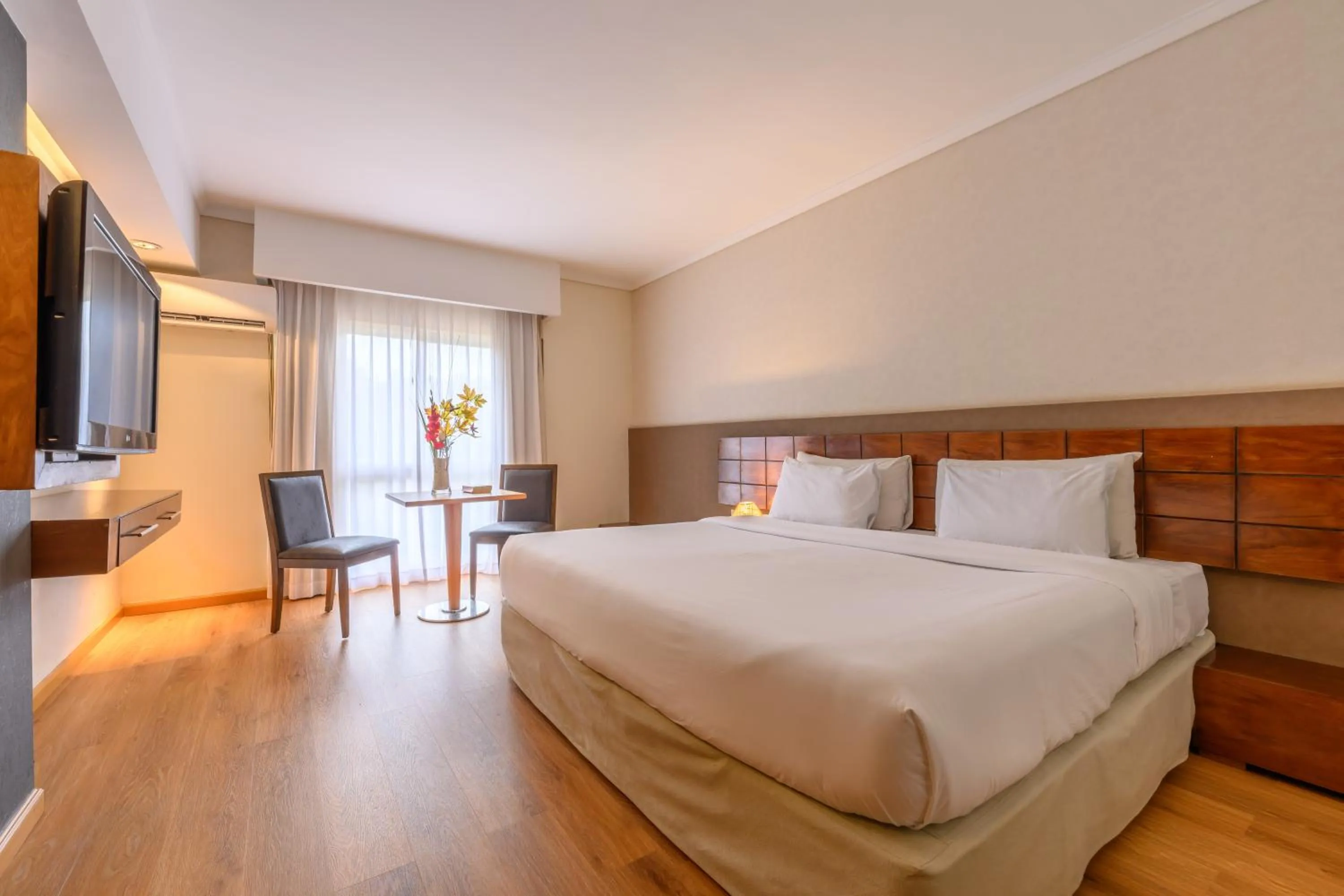 Photo of the whole room, Bed in Exe Hotel Cataratas