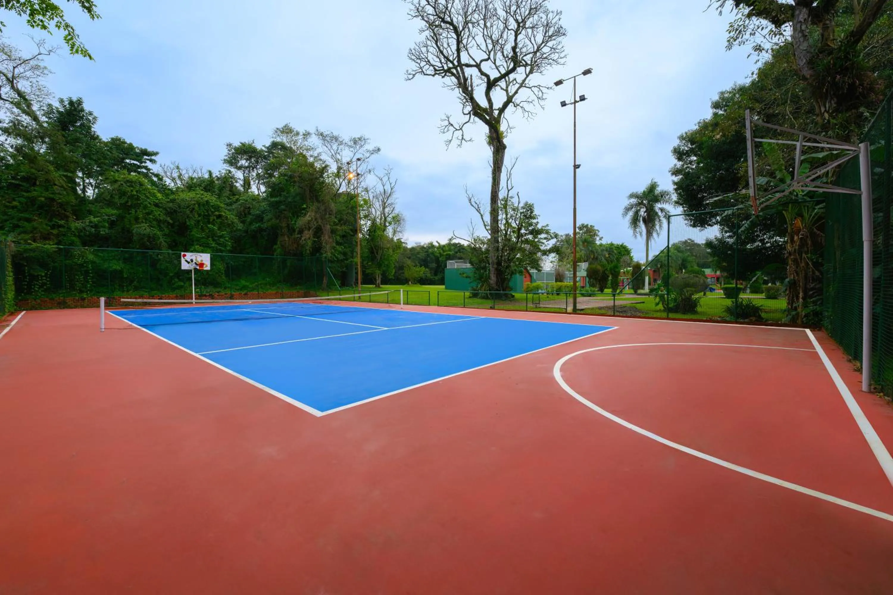 Tennis court in Exe Hotel Cataratas