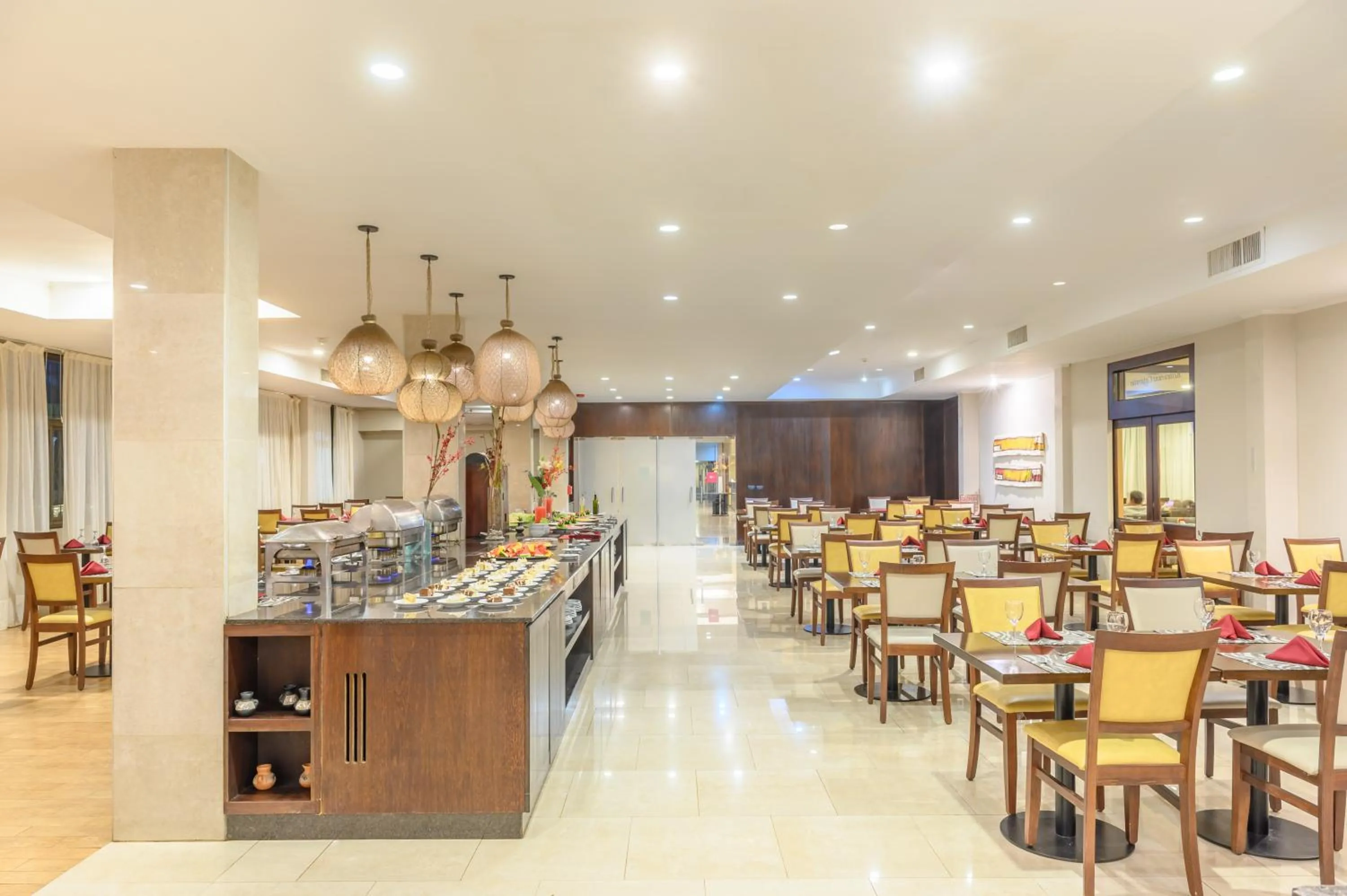 Restaurant/places to eat in Exe Hotel Cataratas