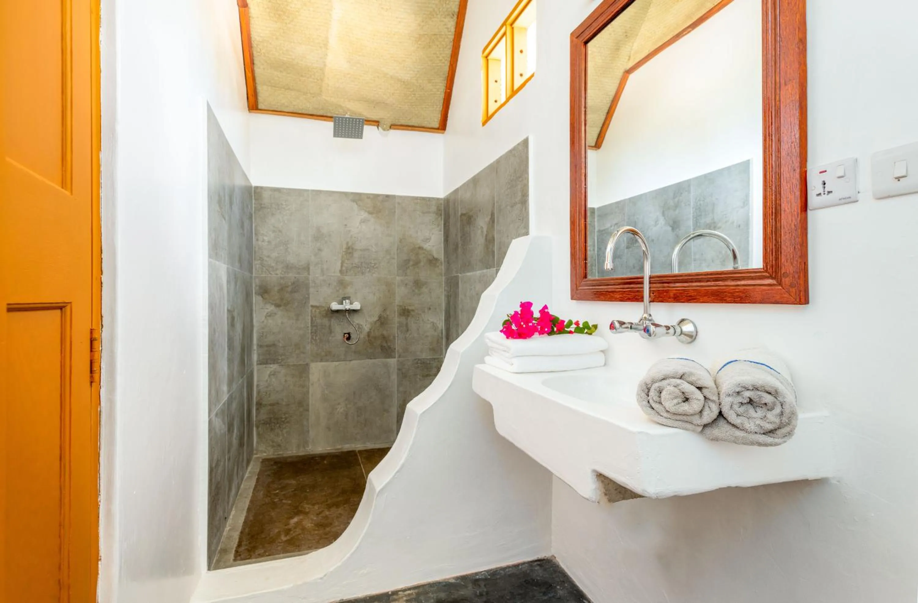 Shower in Cinnamon Hotel