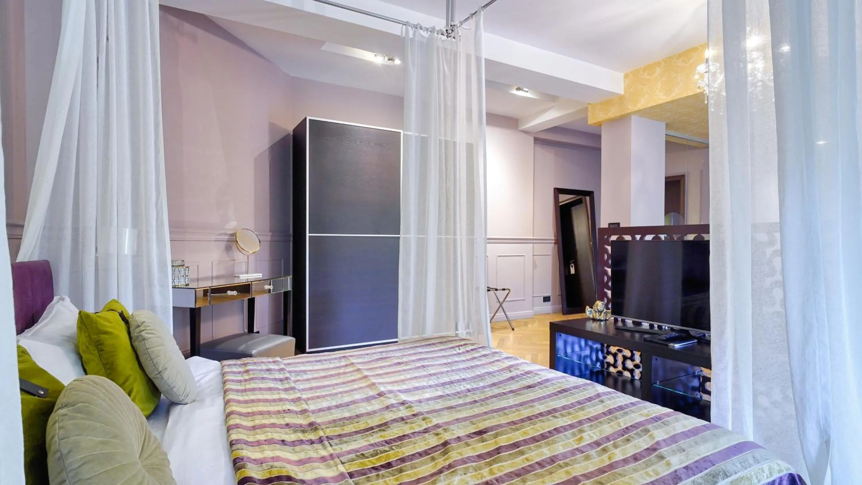 Photo of the whole room, Bed in Relax in Style Boutique Hotel