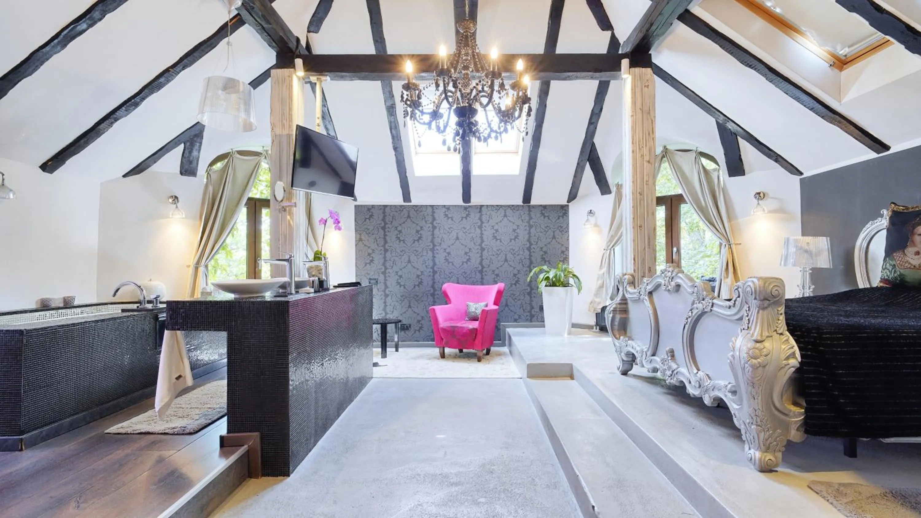 Photo of the whole room, Bed in Relax in Style Boutique Hotel