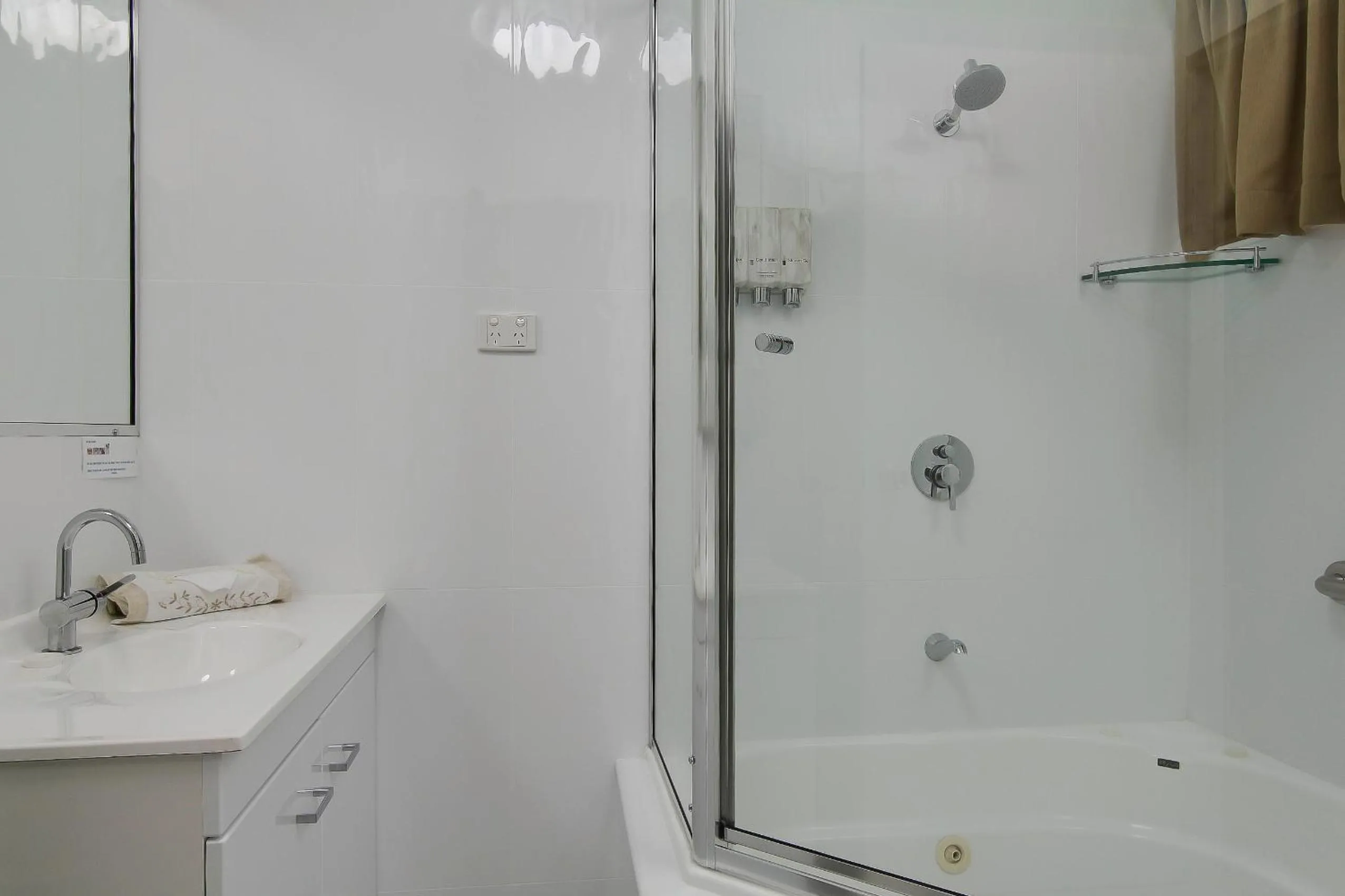 Bathroom in Cara Motel