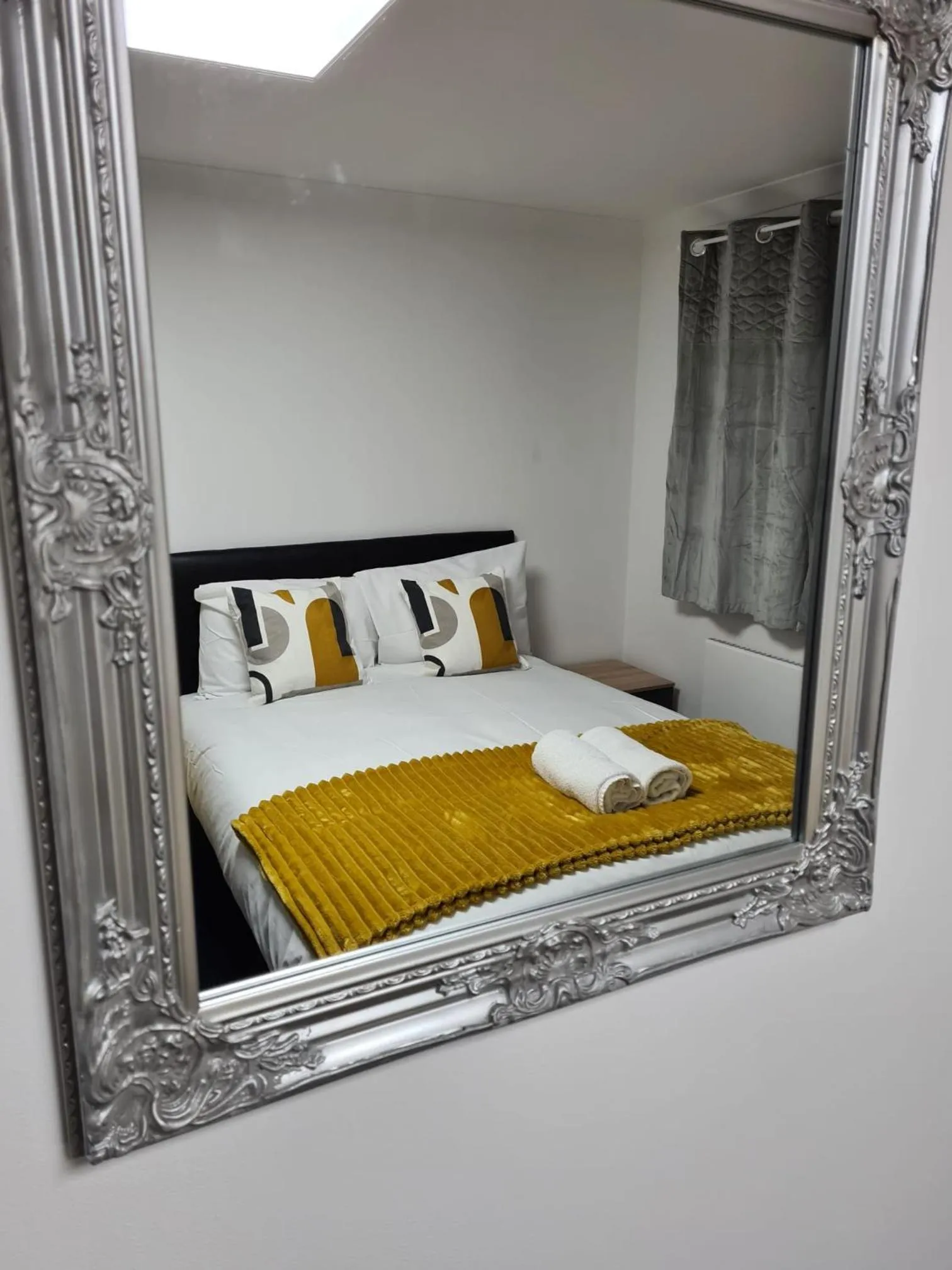 Bed in WNS Apartments Canary Wharf