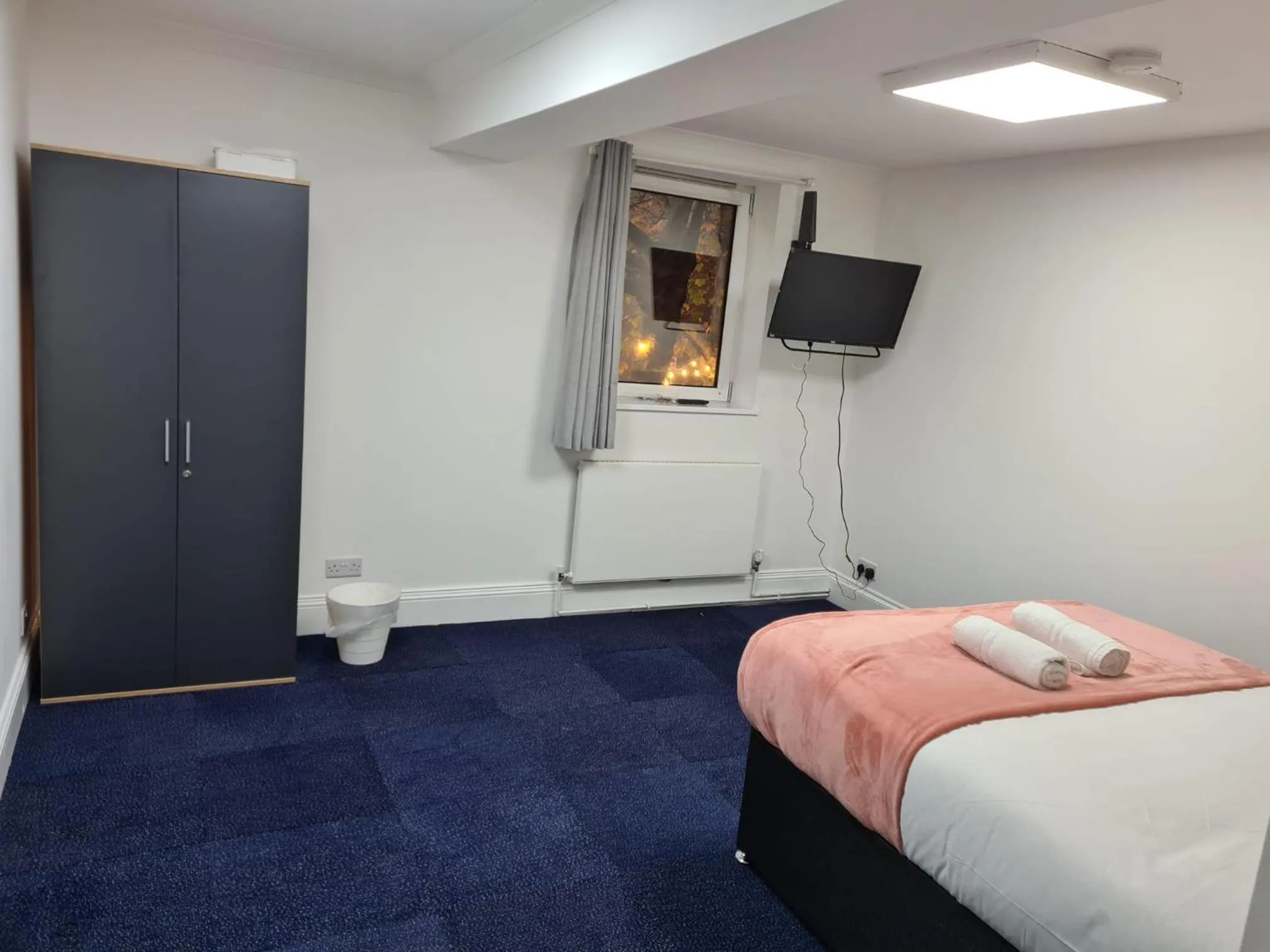 Bed in WNS Apartments Canary Wharf