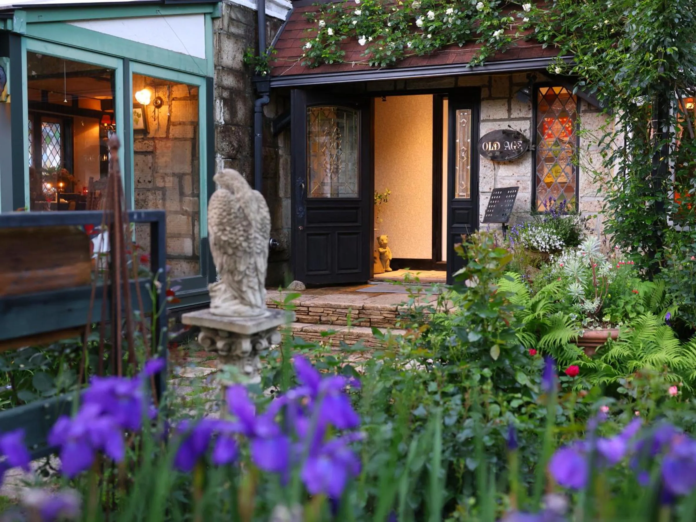 Property building in Petit Hotel & Restaurant Old Age