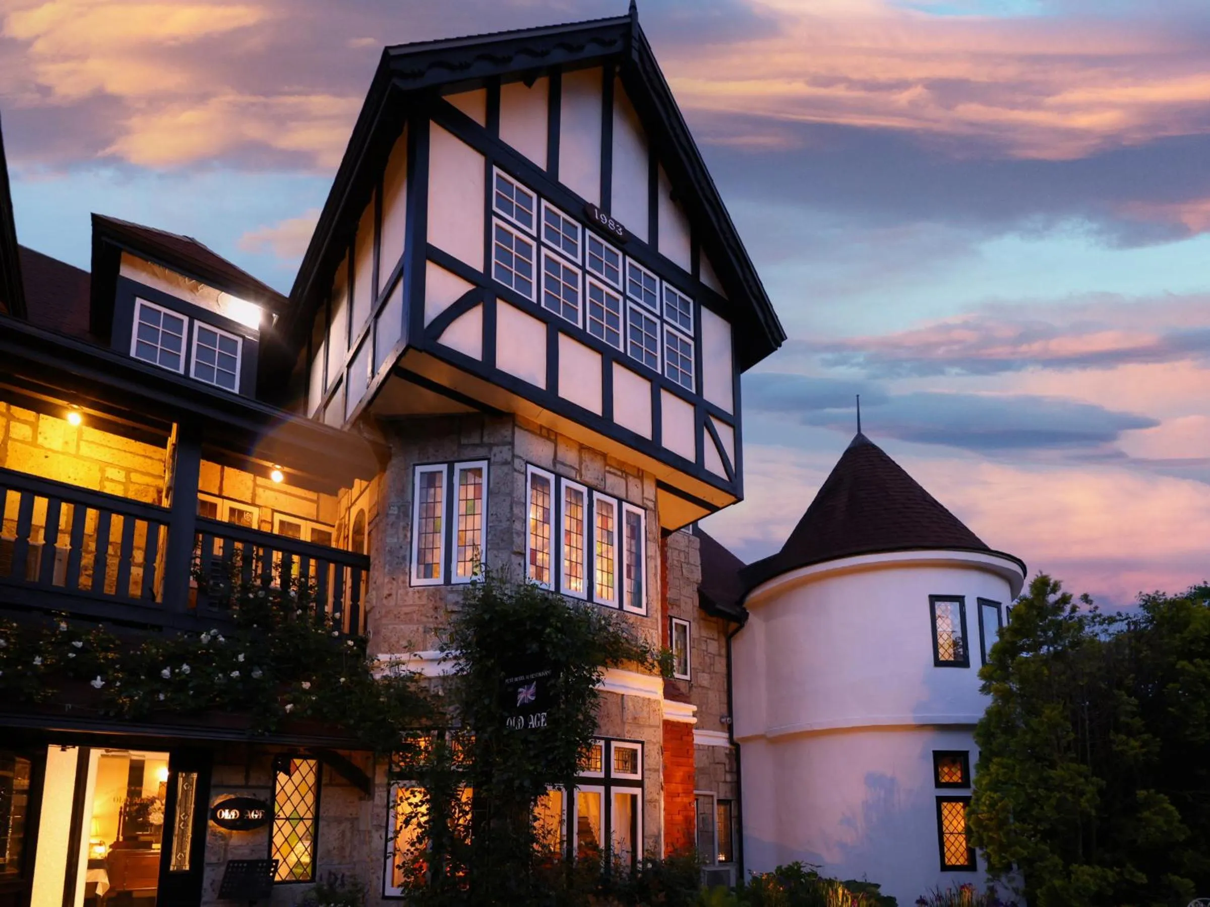 Property building in Petit Hotel & Restaurant Old Age