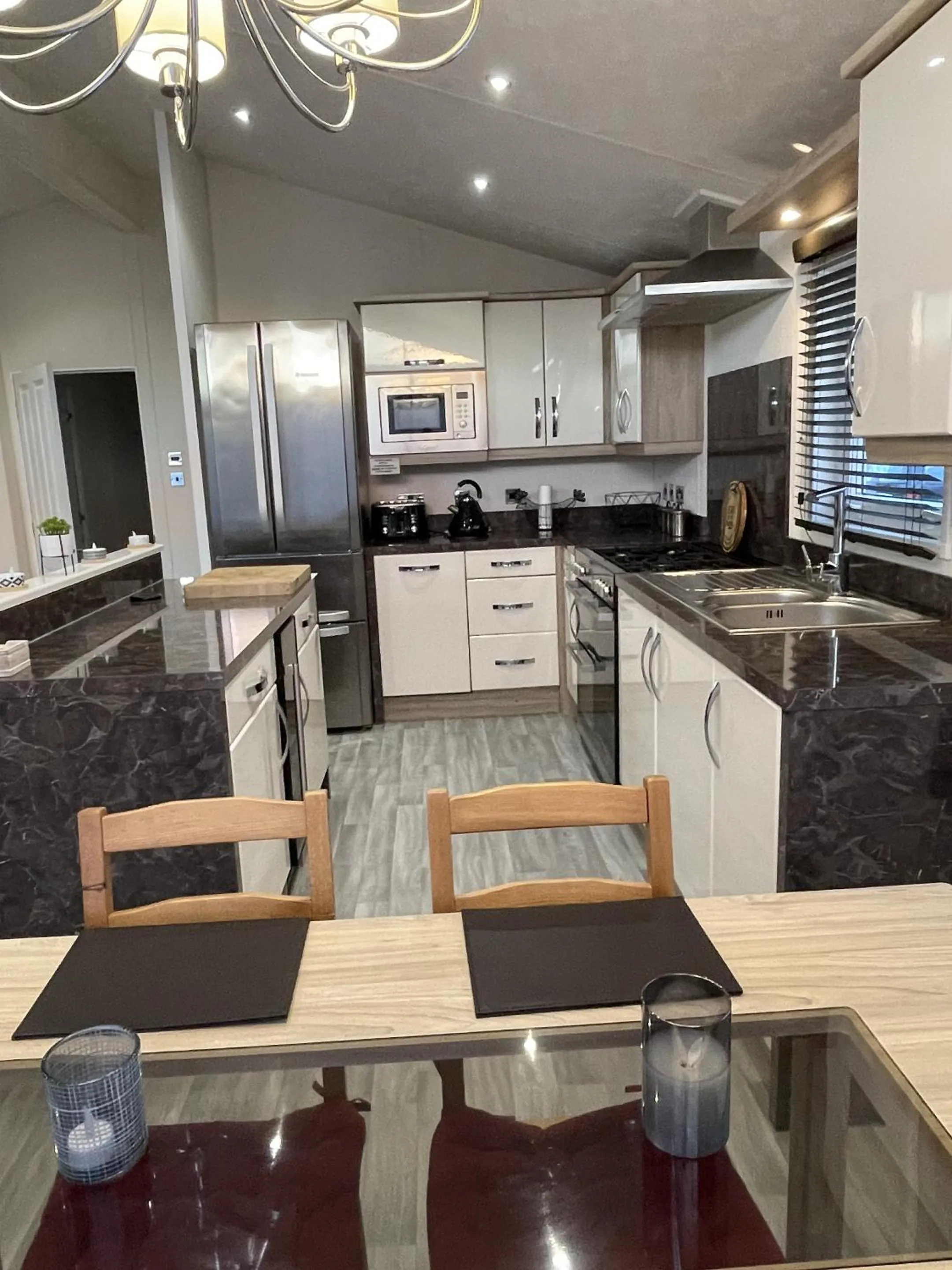 Kitchen or kitchenette in Romney Lodge