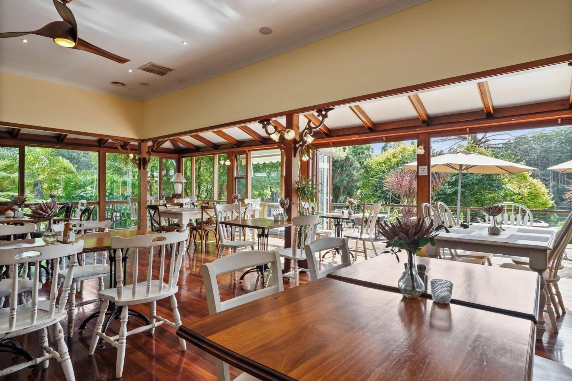 Restaurant/places to eat in Forest Lodge Resort