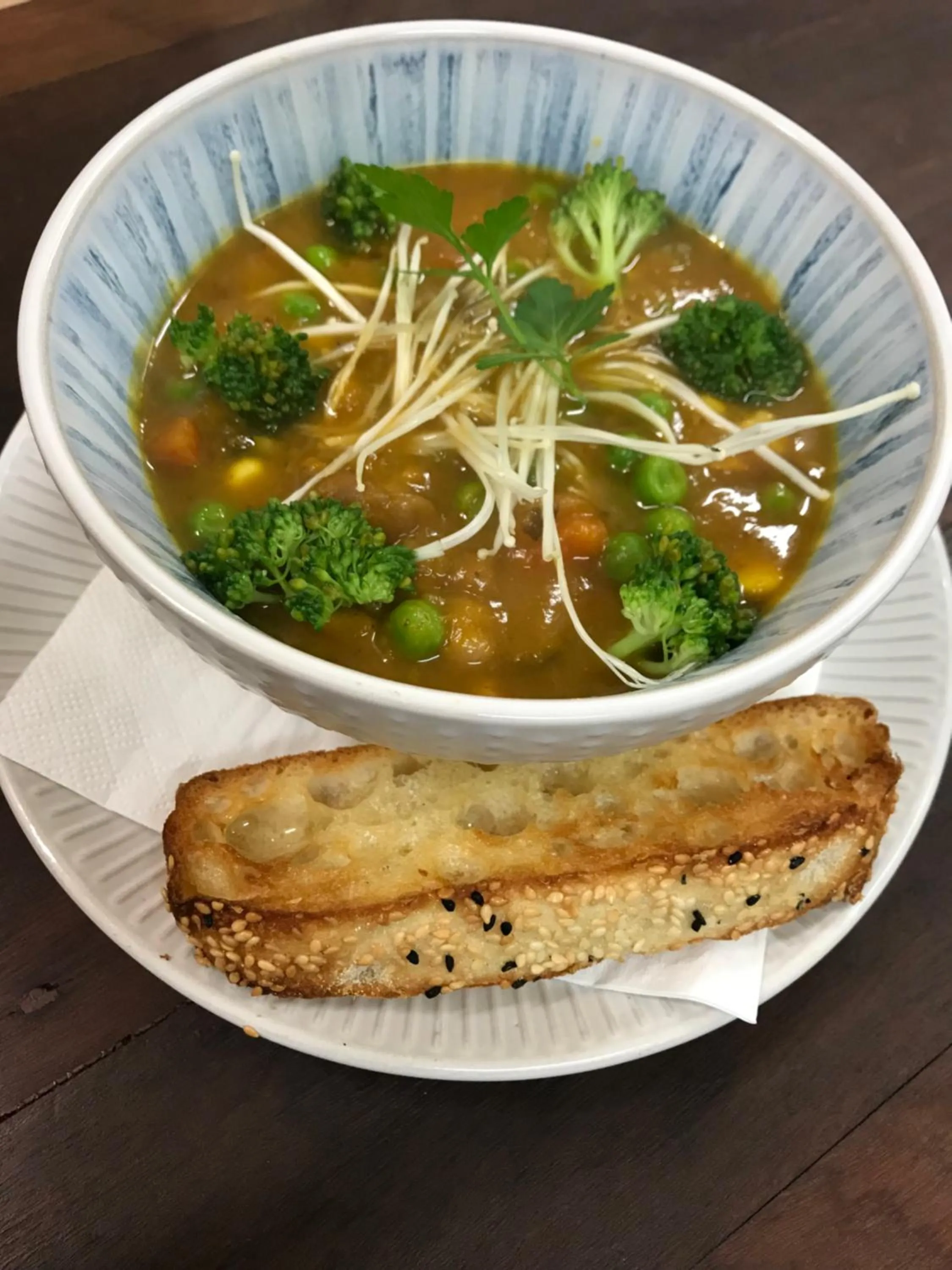 Restaurant/places to eat in Forest Lodge Resort