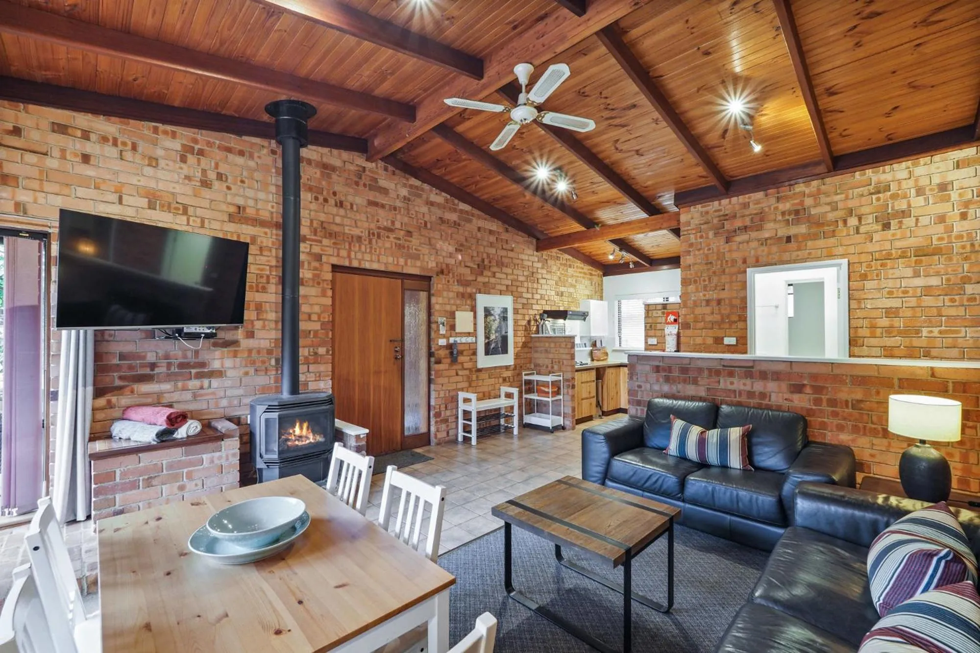 Communal lounge/ TV room in Forest Lodge Resort