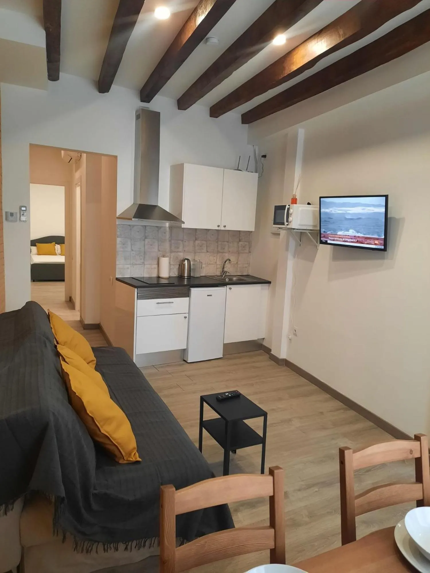 Communal lounge/ TV room in Apartaco Apartamentos