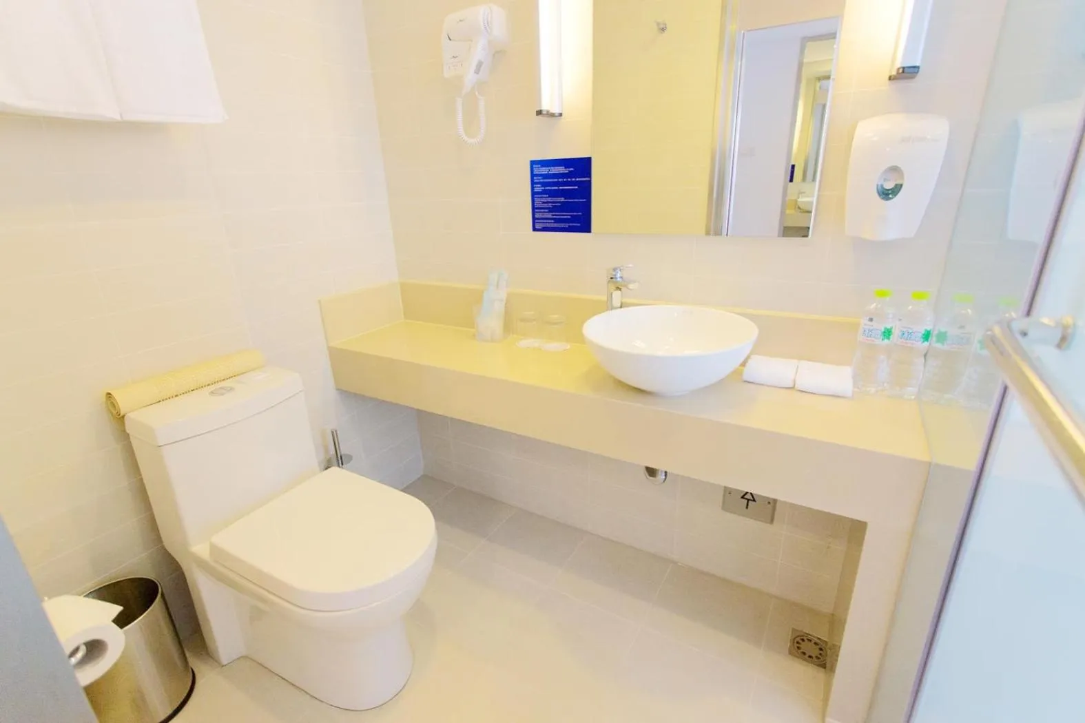 Toilet in Holiday Inn Express Changzhou Centre by IHG