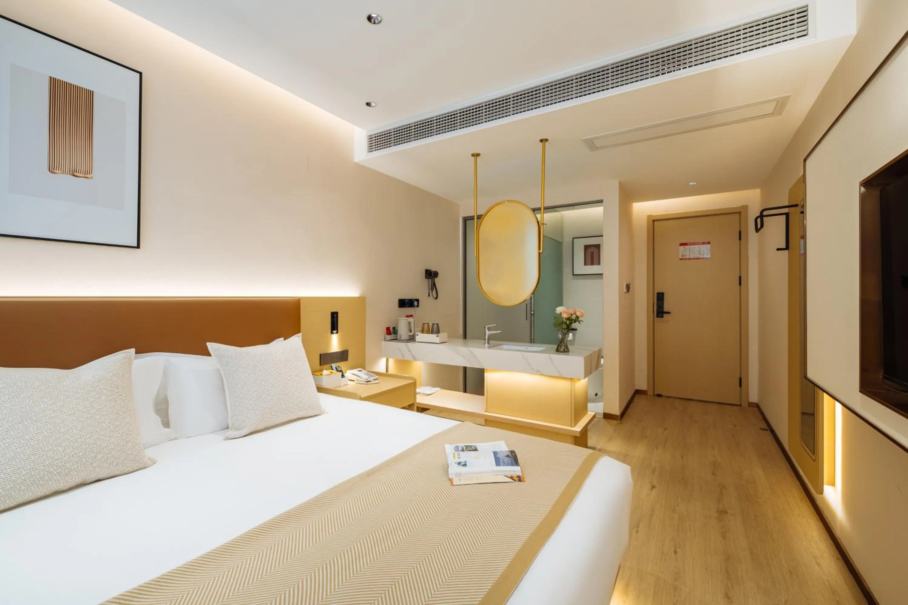 Photo of the whole room, Bed in Old Street Yun Zhu Hotel