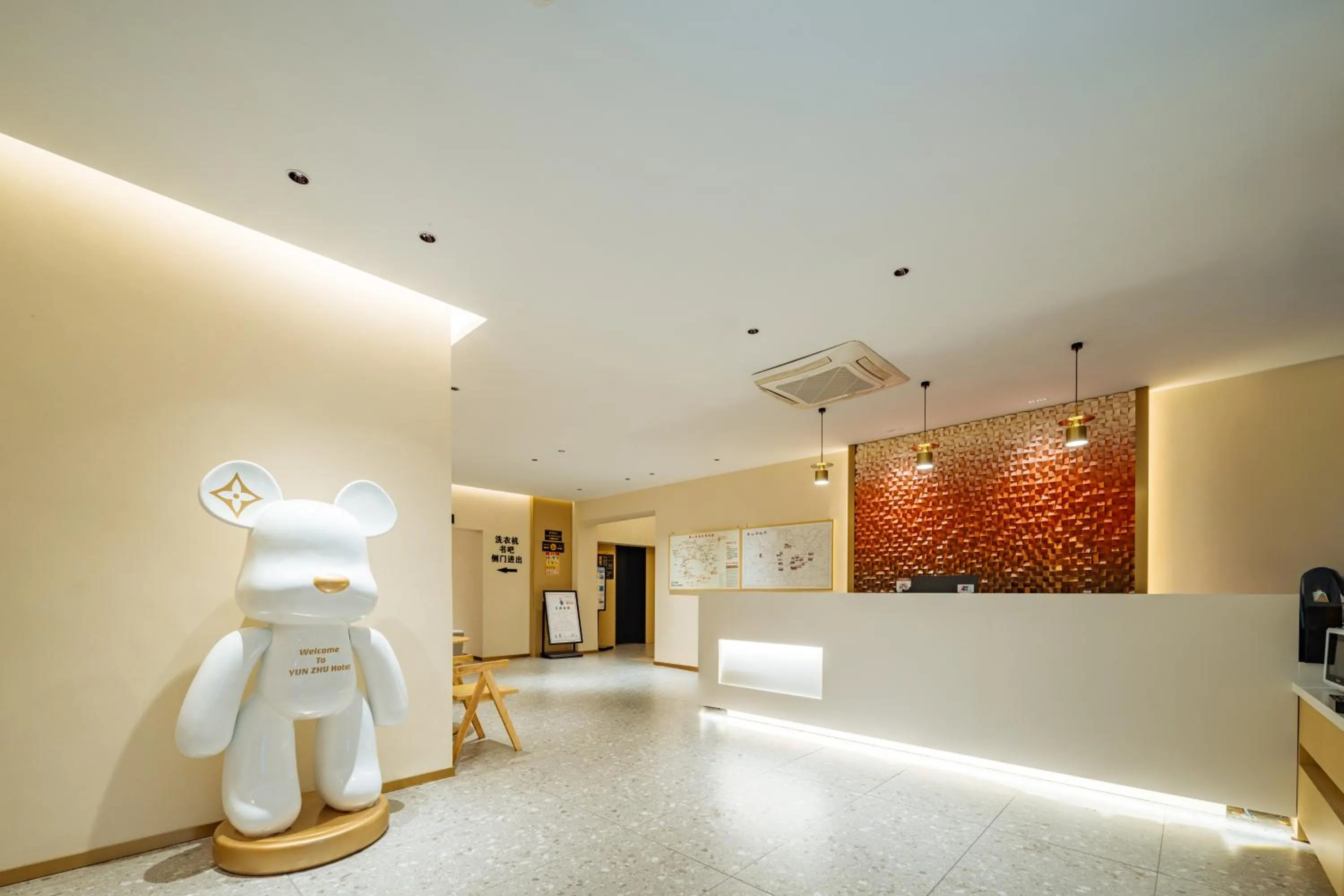 Lobby or reception in Old Street Yun Zhu Hotel