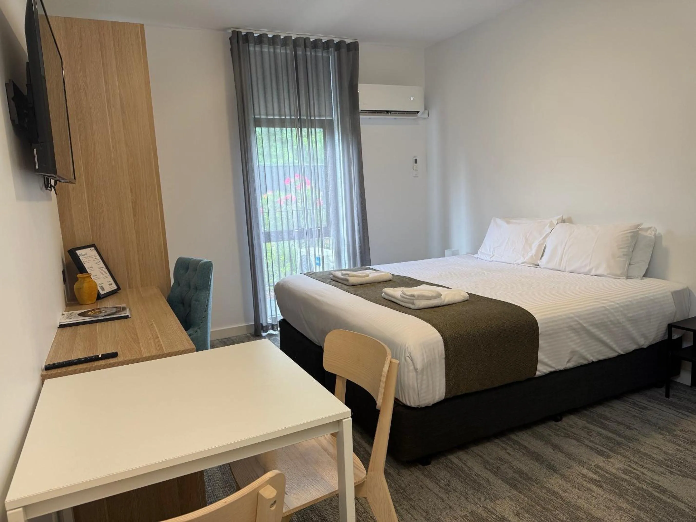 Bed in The Osmond Motel & Apartments