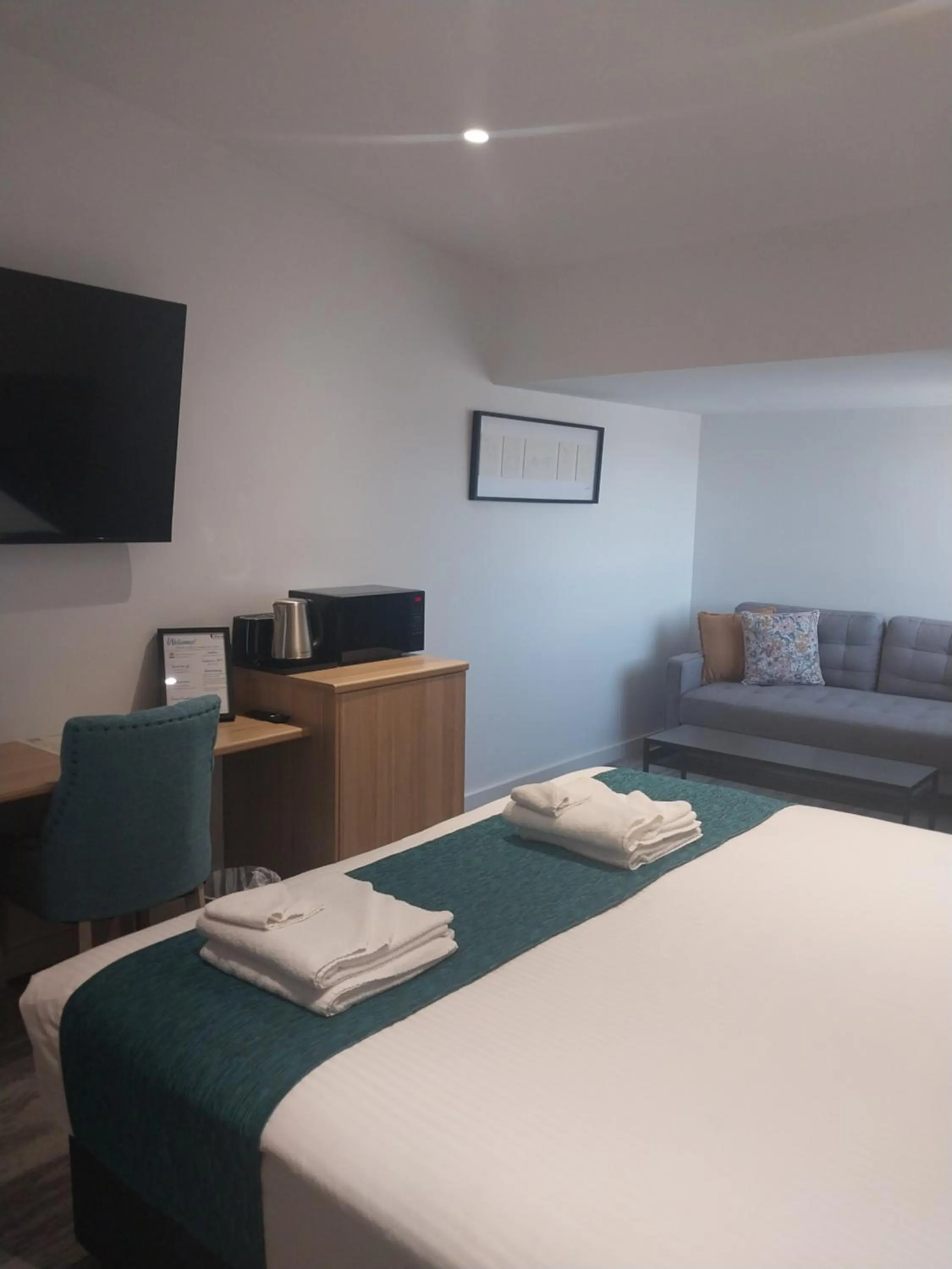 Bedroom, Bed in The Osmond Motel & Apartments