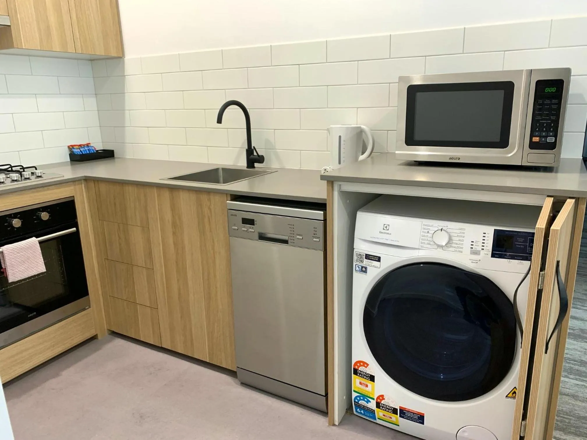 kitchen in The Osmond Motel & Apartments