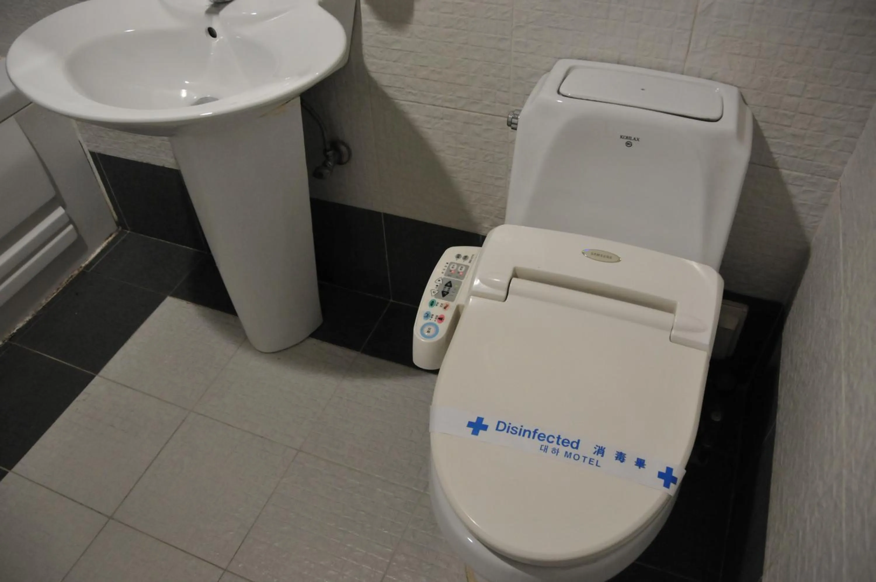 Bathroom in Motel Daeha