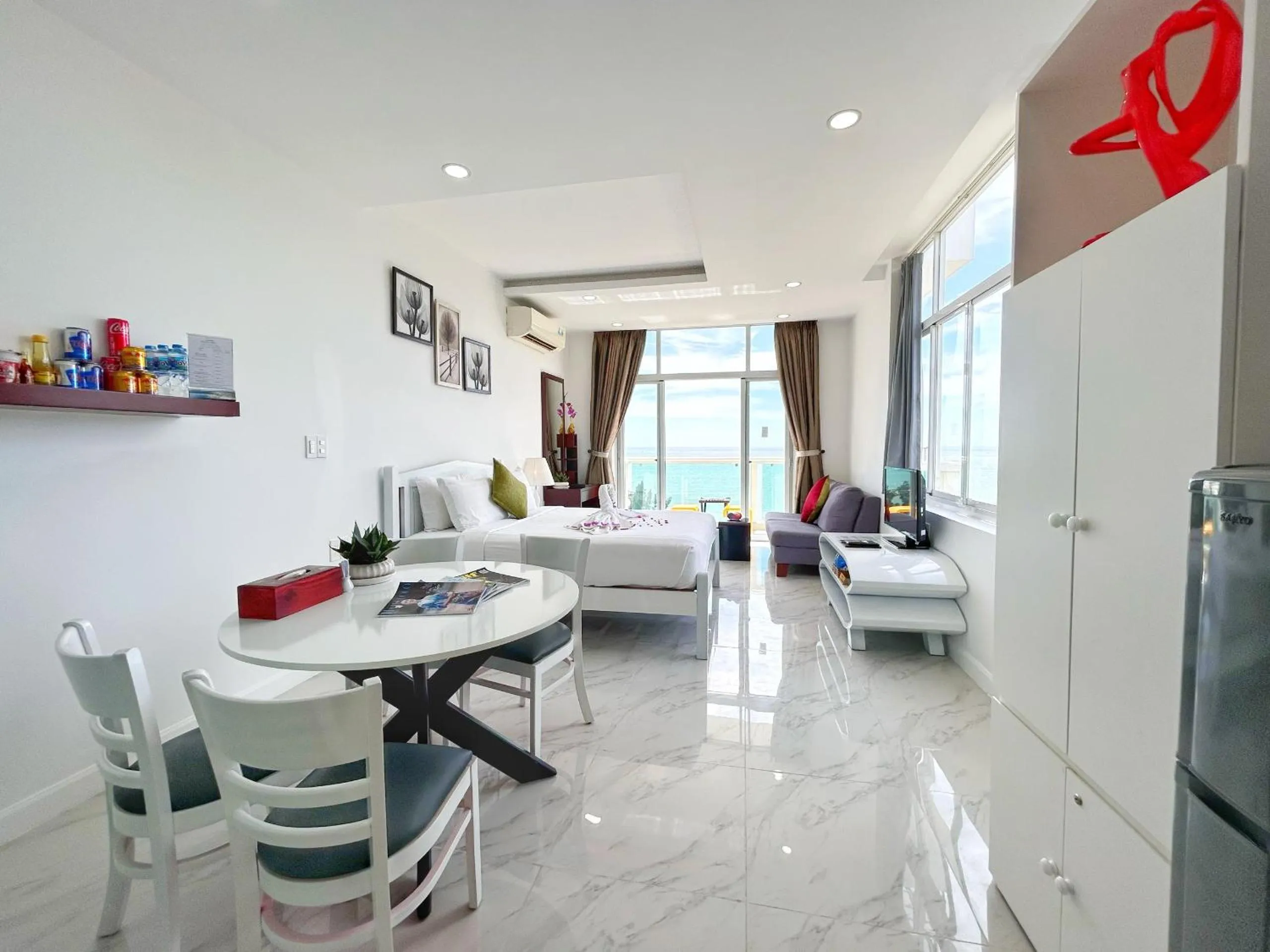 Seating area in Ocean Vista