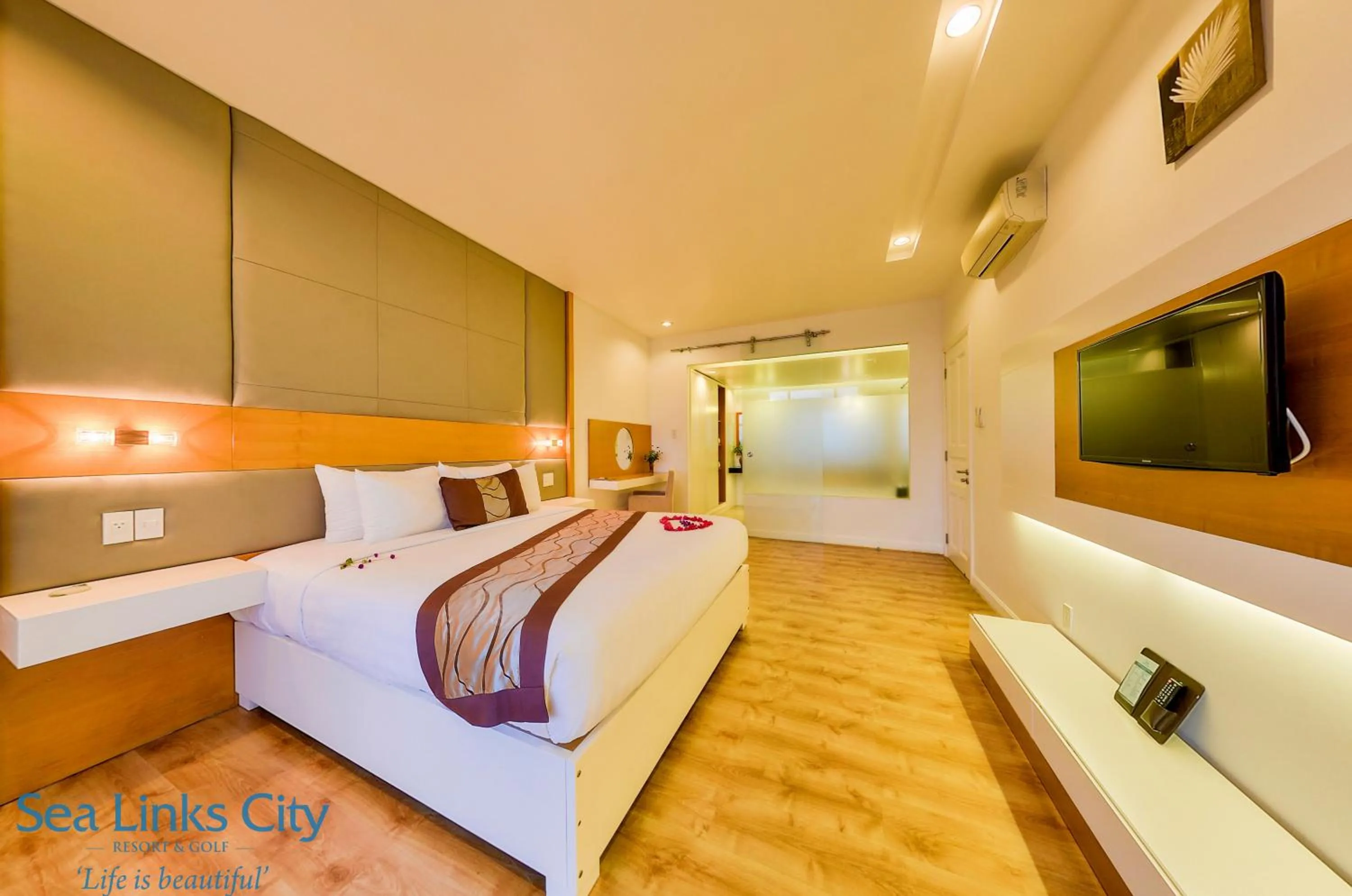 Bedroom, Bed in Ocean Vista