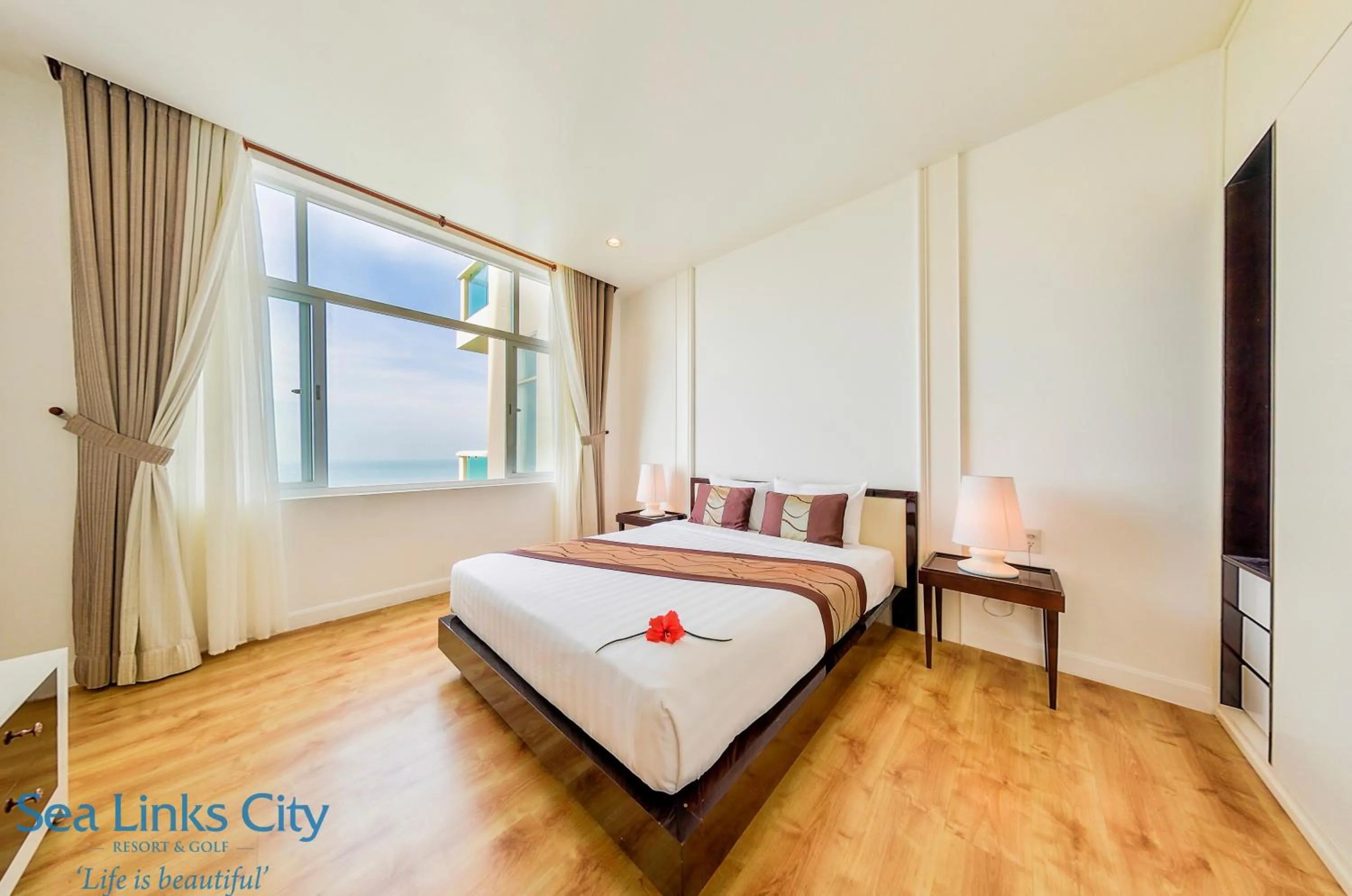 Bedroom, Bed in Ocean Vista