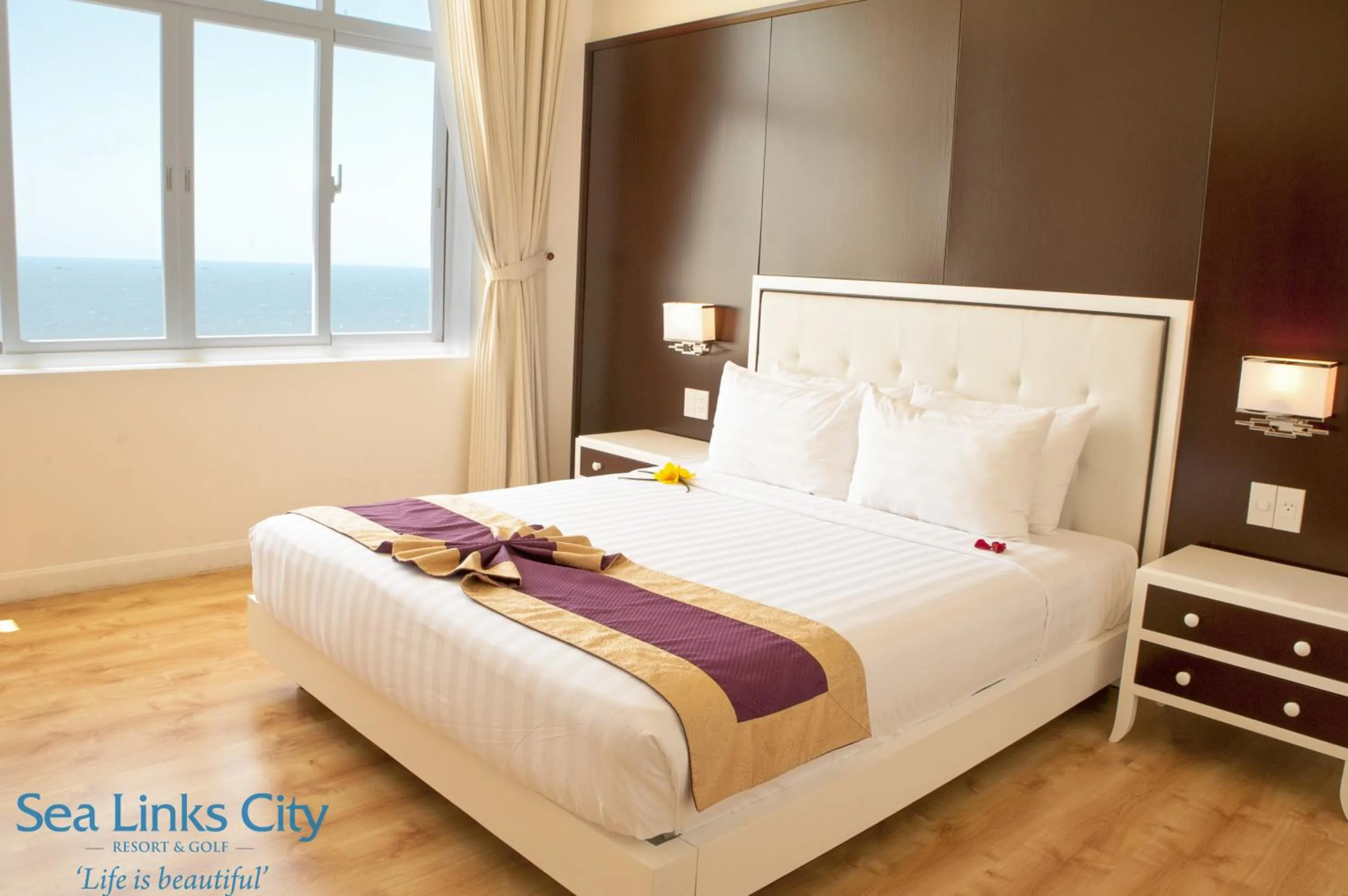 Bedroom, Bed in Ocean Vista