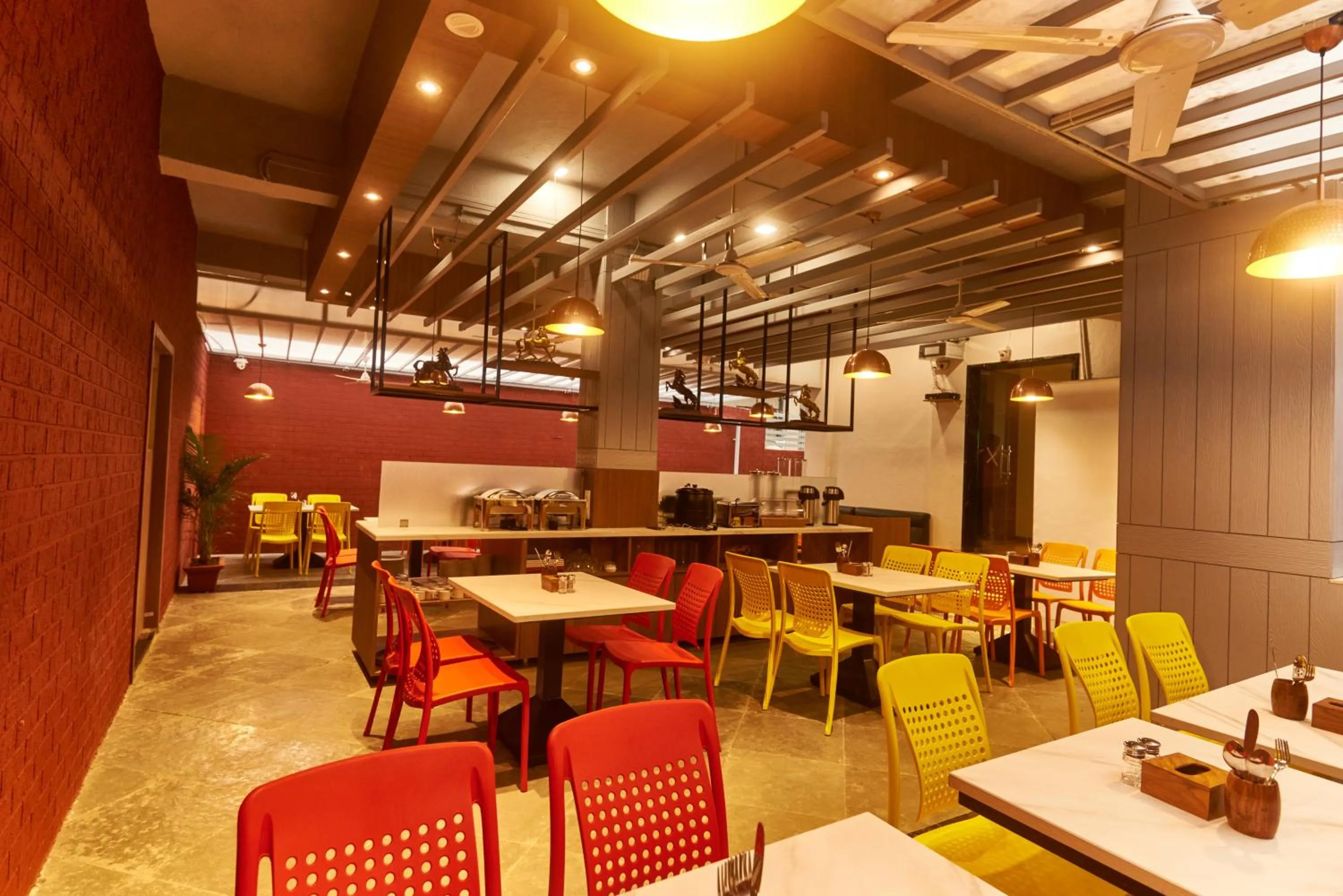 Restaurant/places to eat in Hotel Anand Heritage