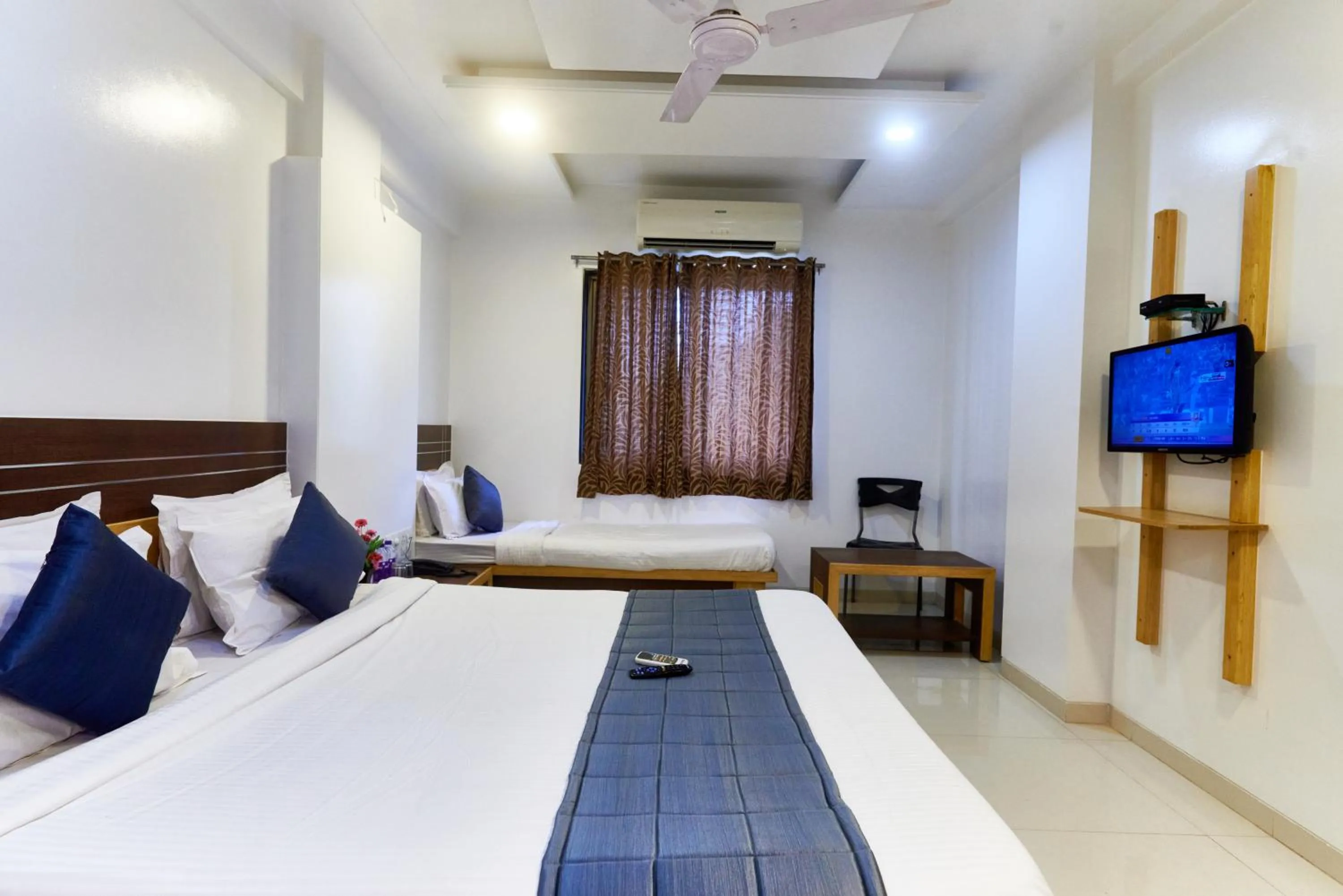 Photo of the whole room, Bed in Hotel Anand Heritage