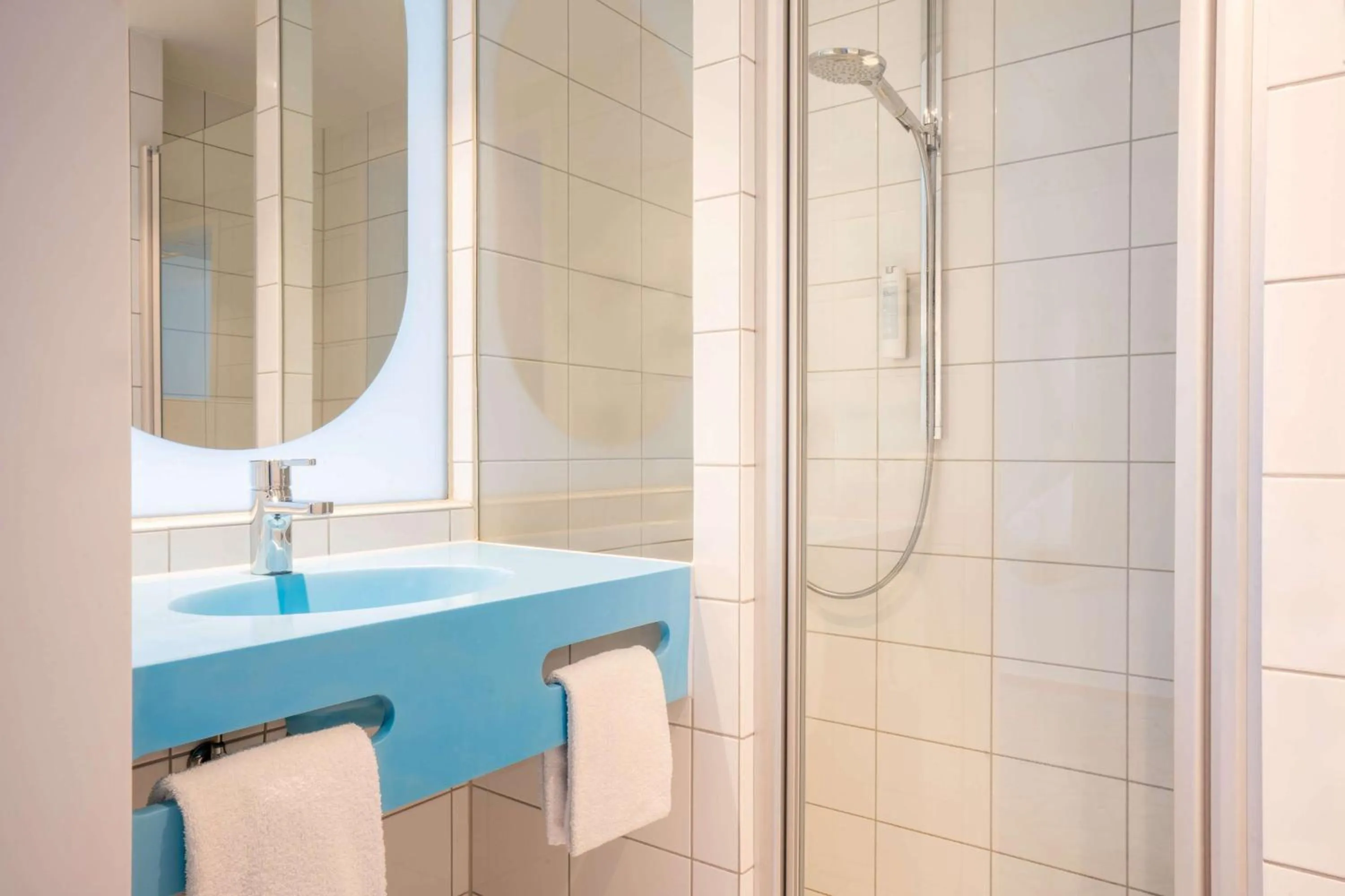 Bathroom in prizeotel Hamburg-City