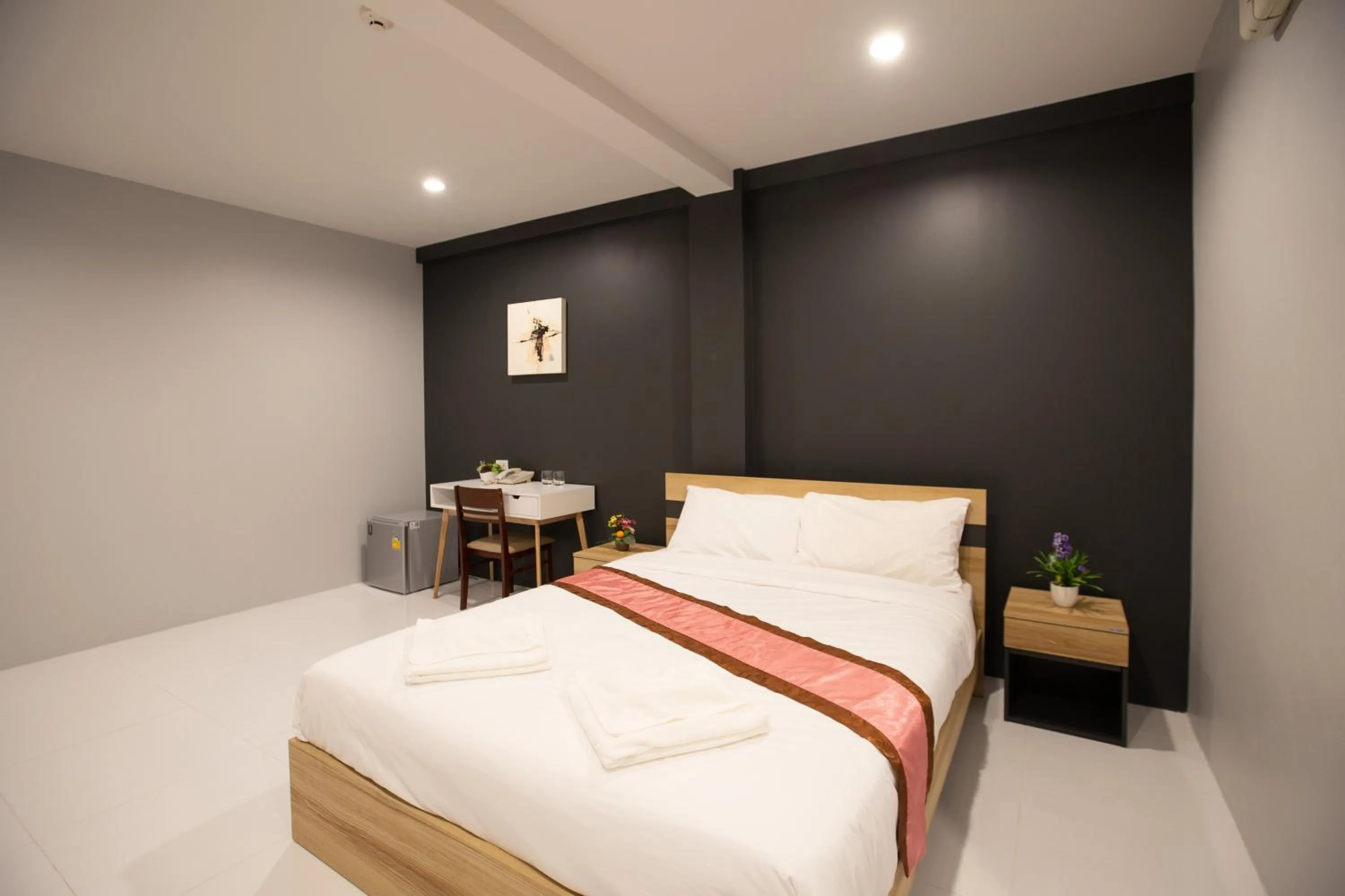 Bed in 185@Surawong Residence