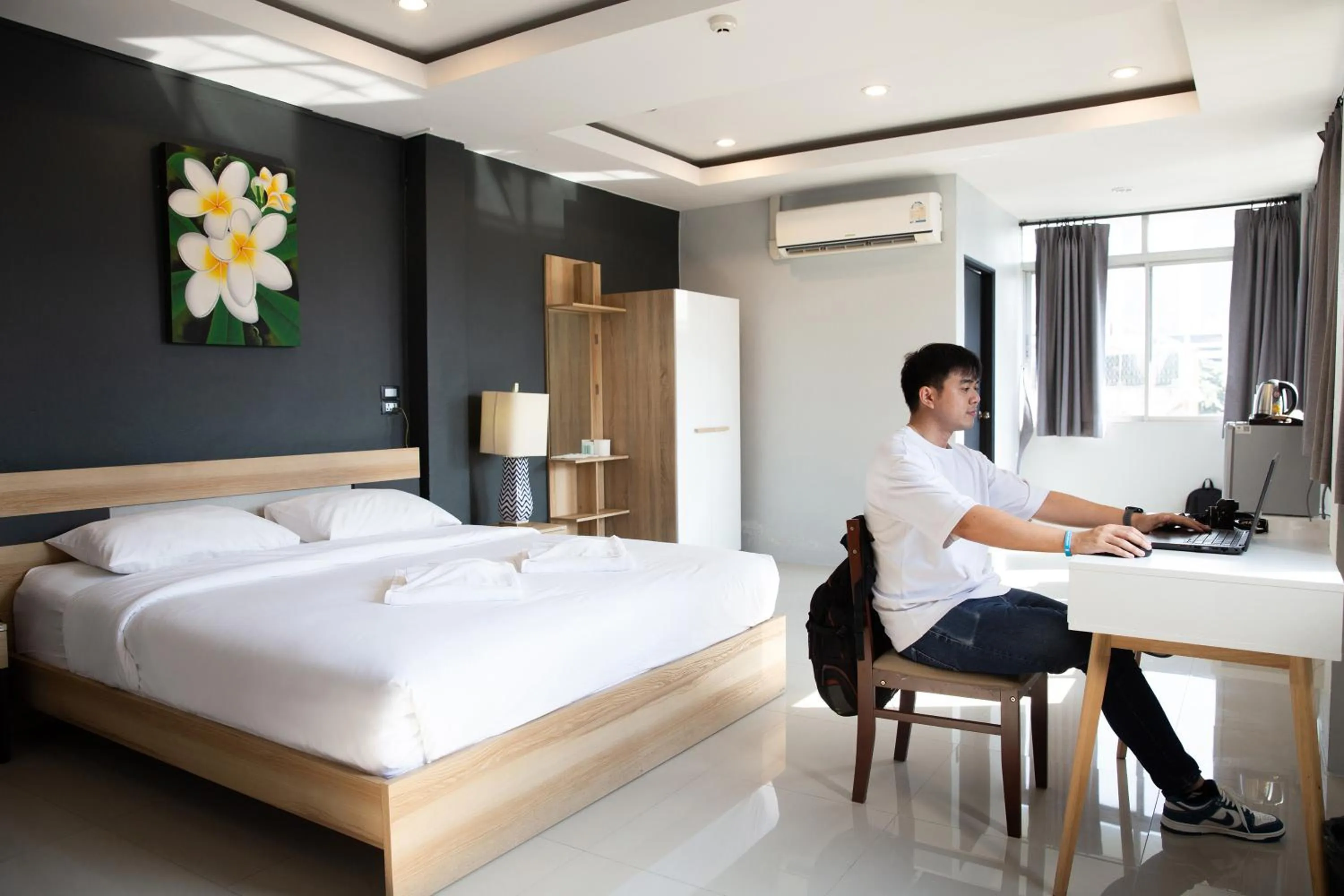 Photo of the whole room, Bed in 185@Surawong Residence