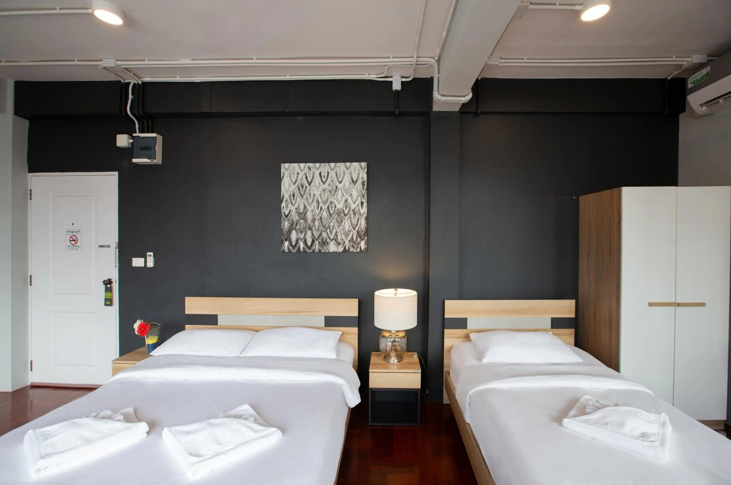 Bed in 185@Surawong Residence