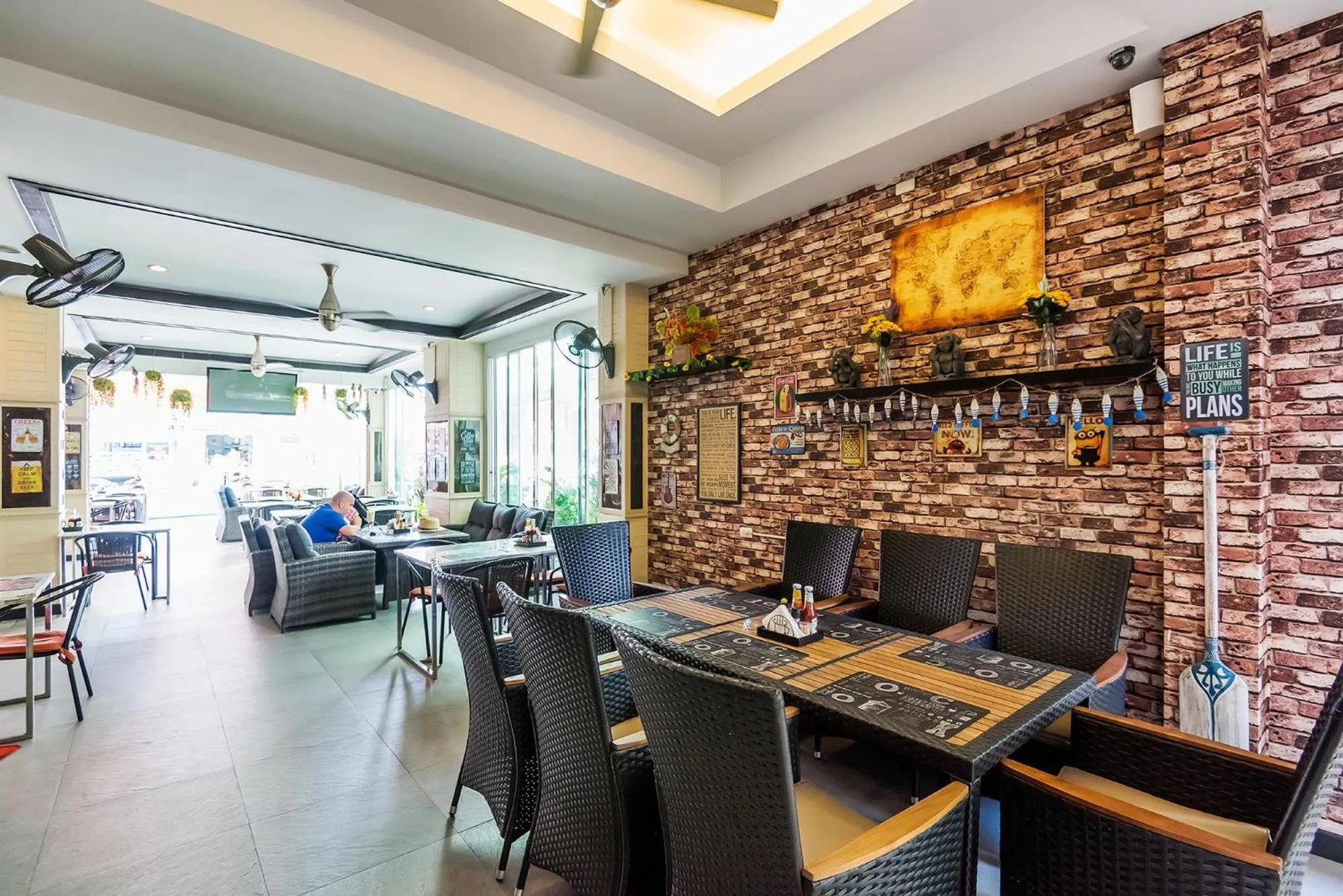 Restaurant/places to eat in Hallo Patong Hotel