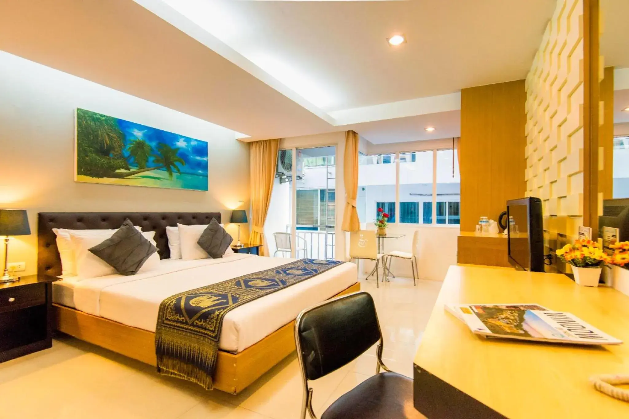 Deluxe Double Room with Balcony - single occupancy in Hallo Patong Hotel Deluxe Double Room with Balcony - single occupancy in Hallo Patong Hotel