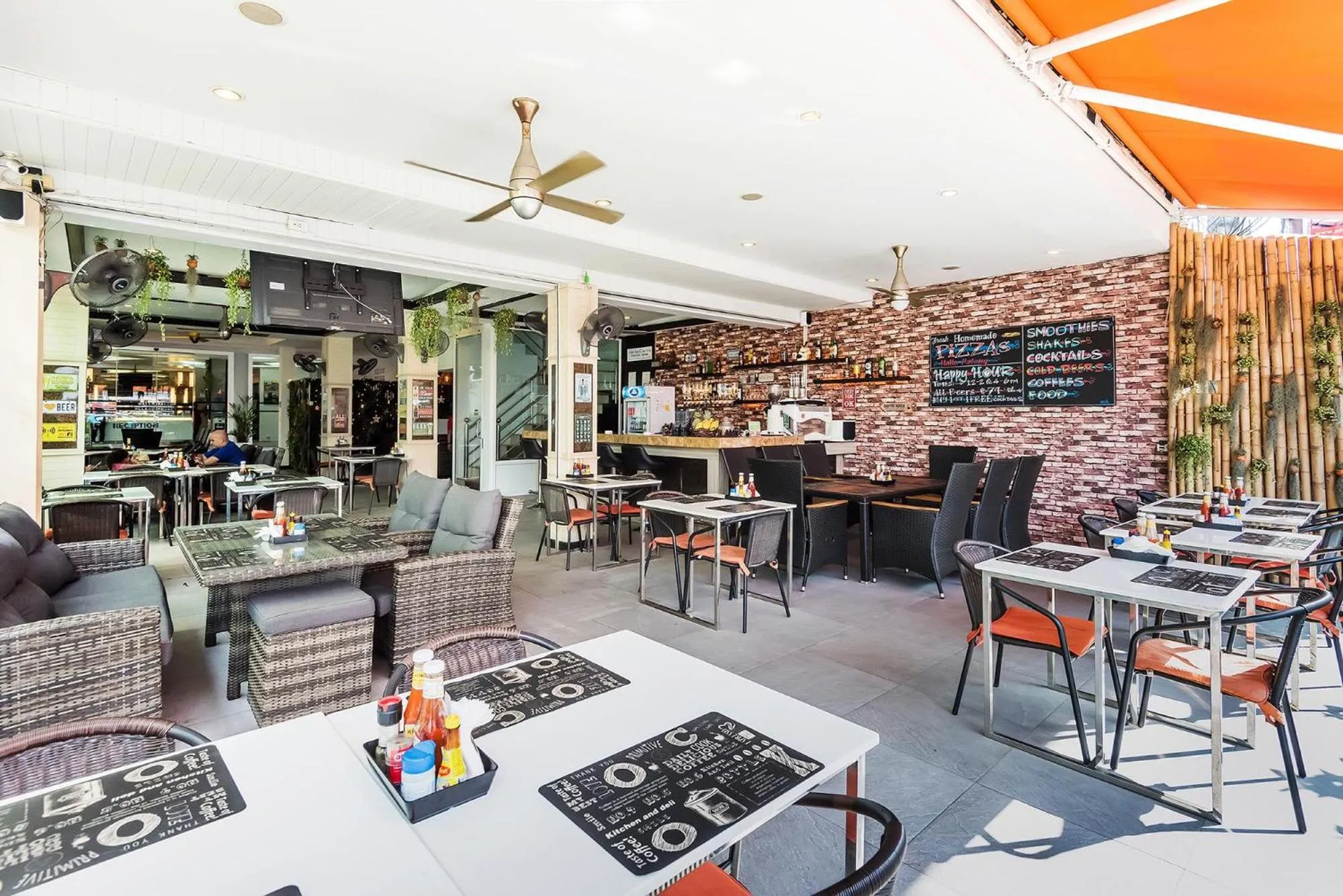 Restaurant/places to eat in Hallo Patong Hotel