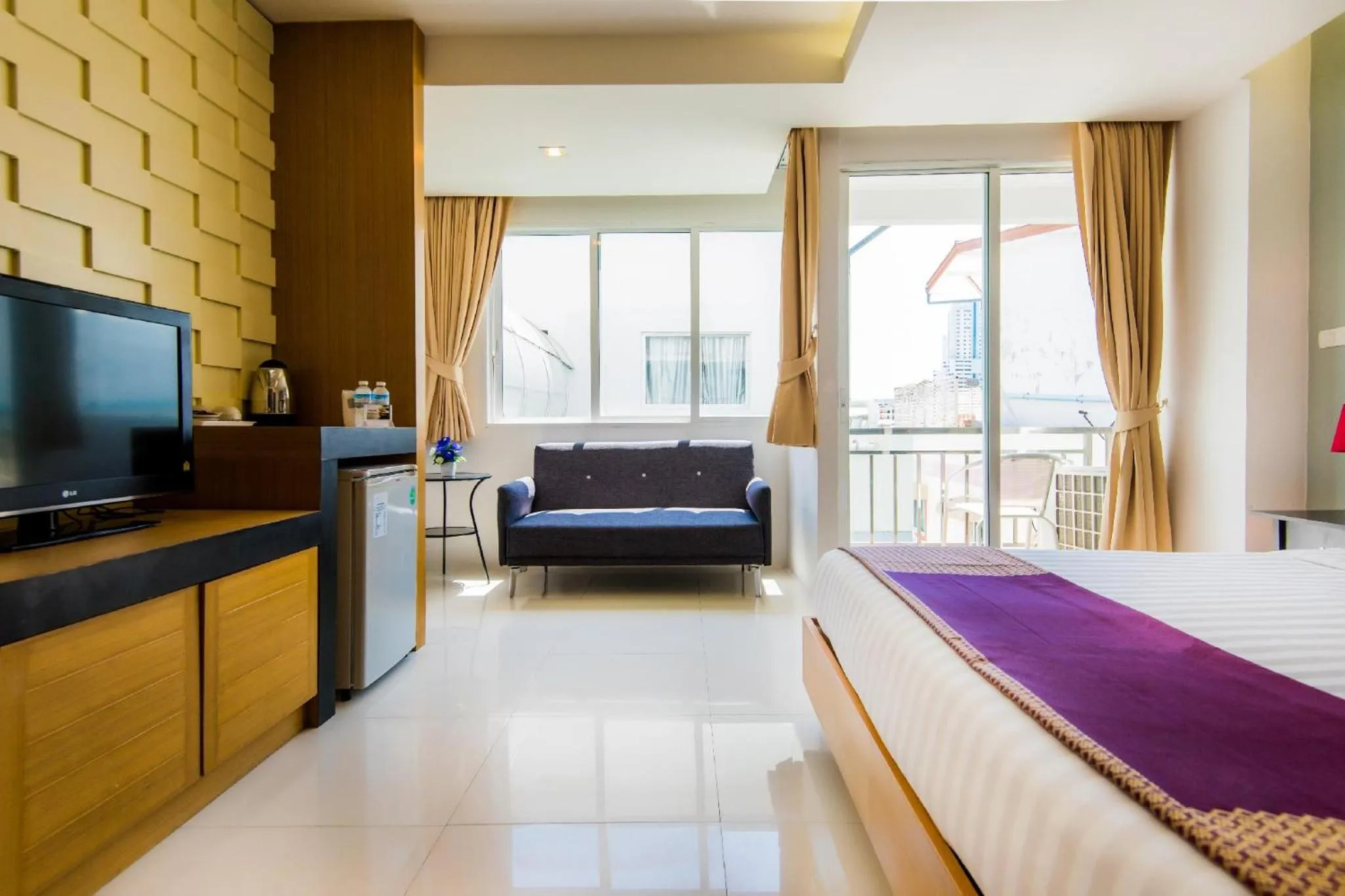 TV and multimedia, Bed in Hallo Patong Hotel